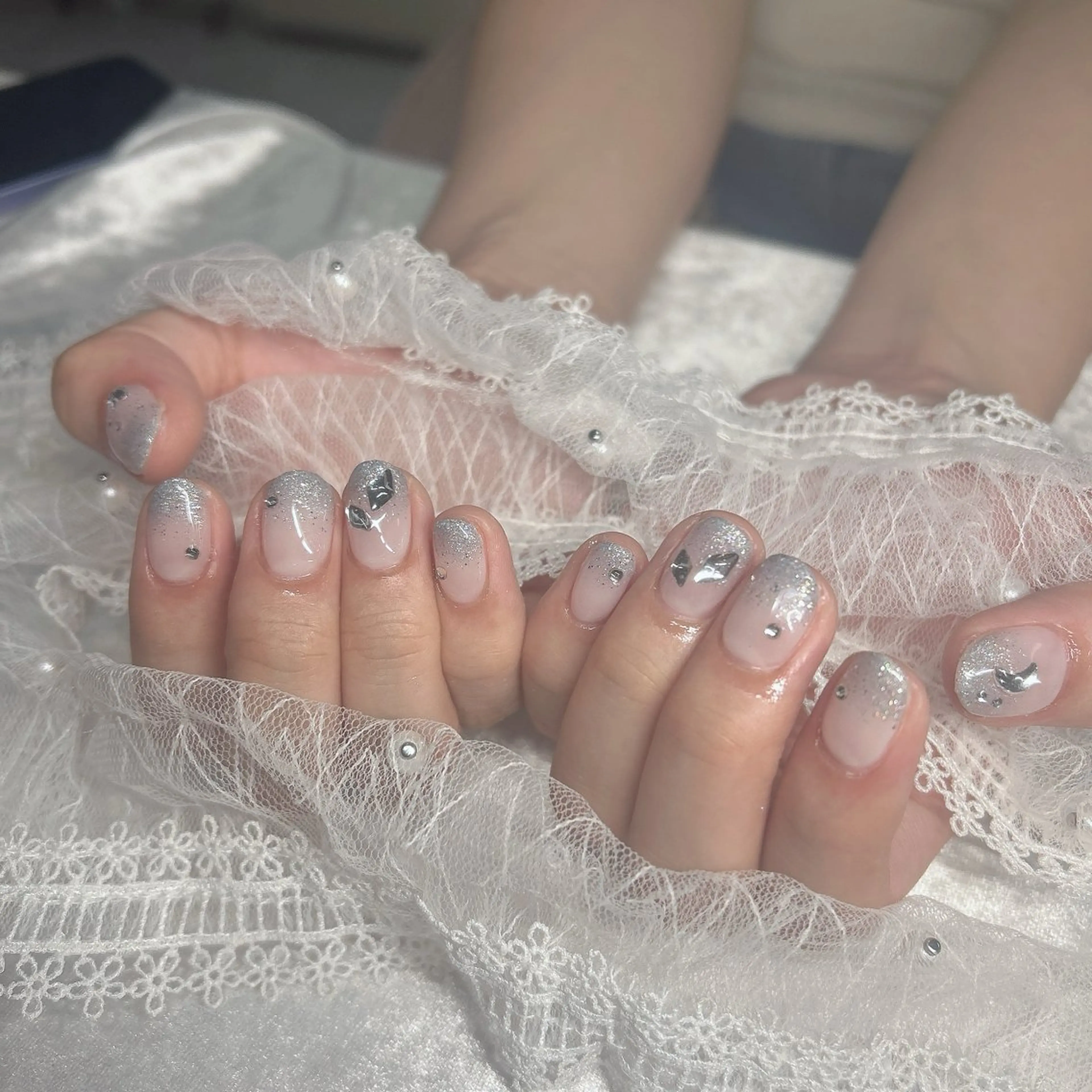 ネイル ラメ(グリッター) ラメグラデーション ホワイト ハンドネイル Bestnail所属・Best Nail Yu🎀🫧のネイルデザイン