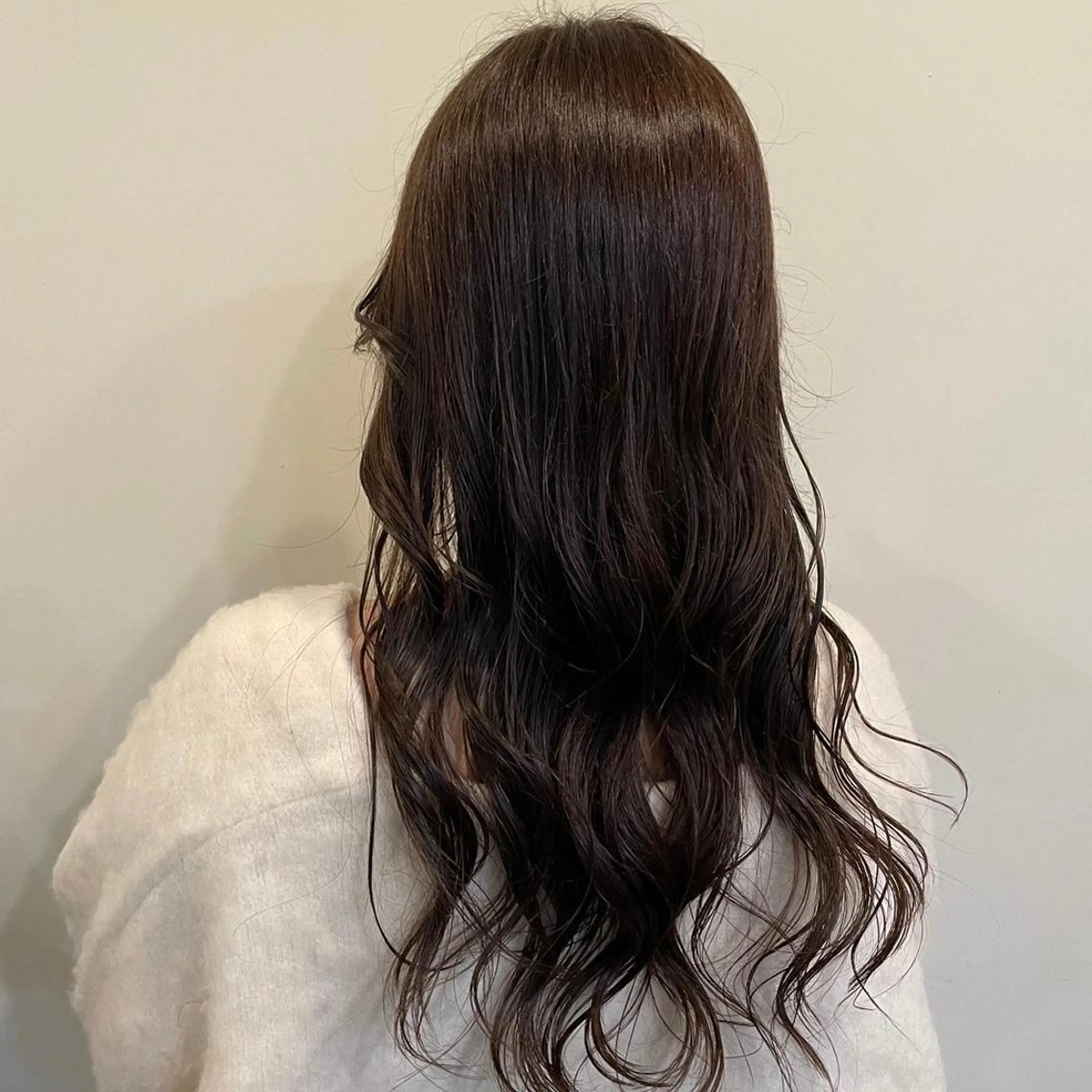 カラー KOKORO 中村 朱里のヘアスタイル