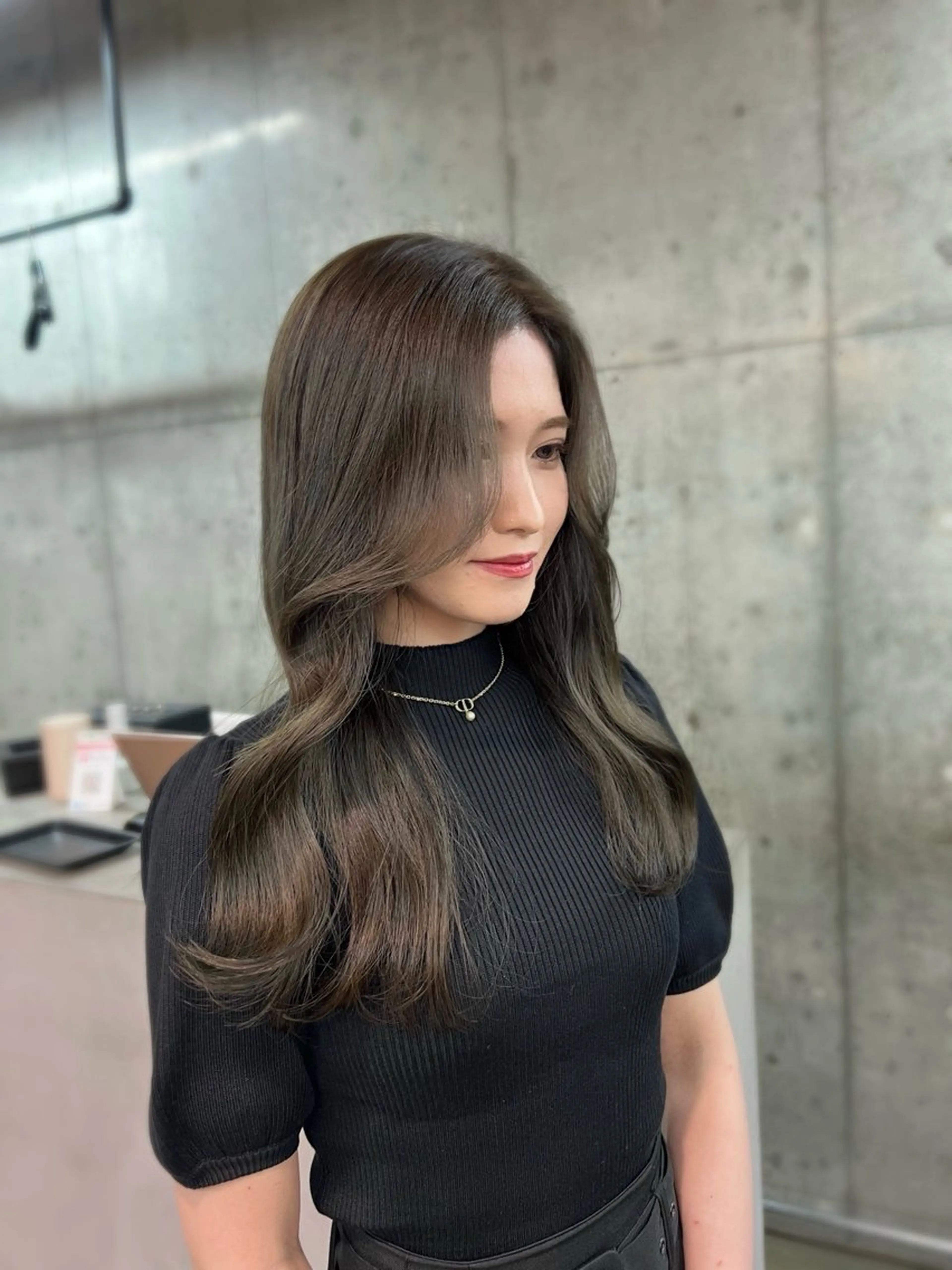 ロング カラー ブリーチ 透明感カラー ダブルカラー ブリーチなしカラー オリーブグレー カット ヘアカラー トリートメント 透明感カラー ✨ 韓国艶髪💗菅原のヘアスタイル