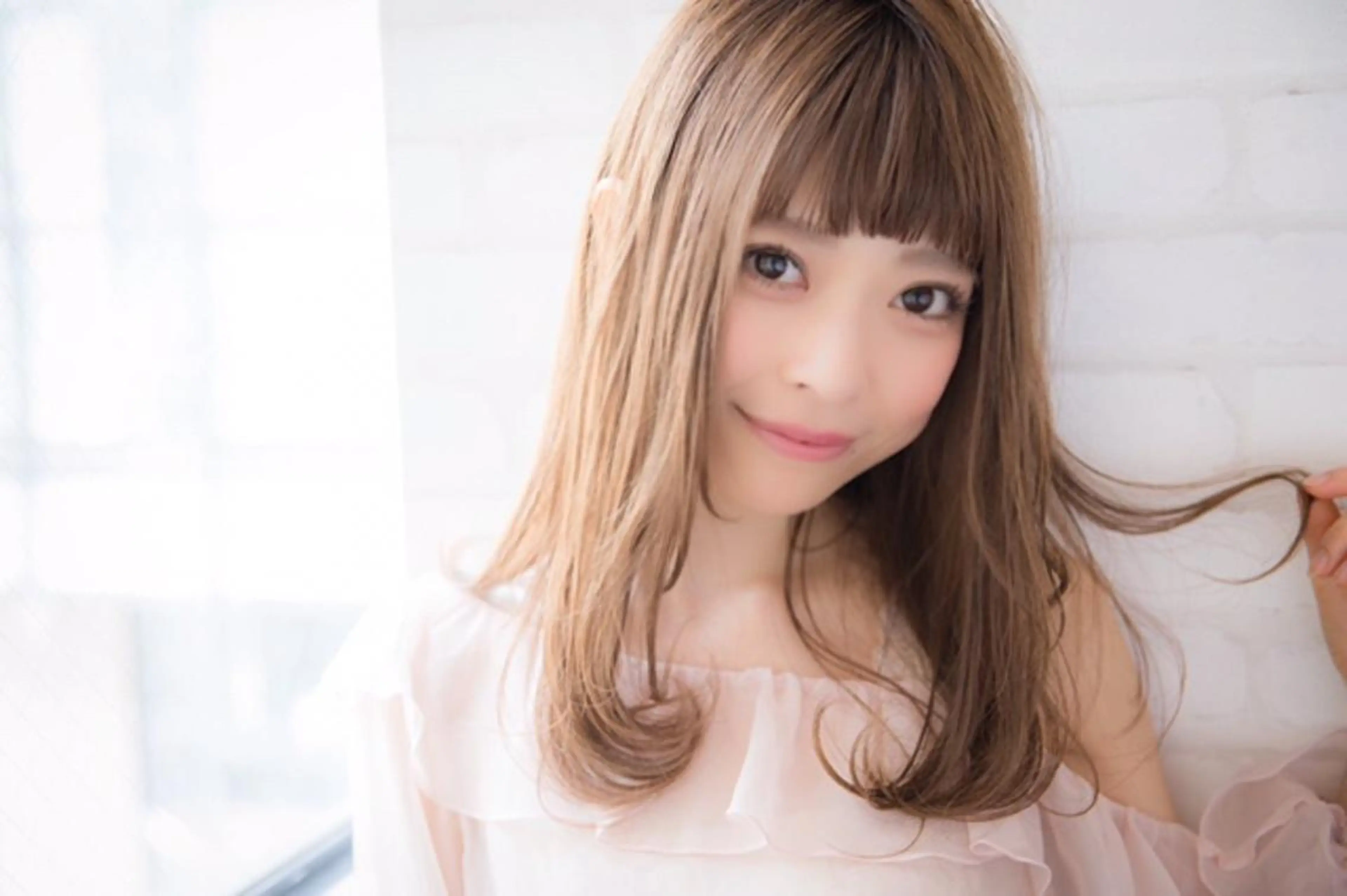 セミロング カラー アオガミ （前髪顔周りカット）のヘアスタイル