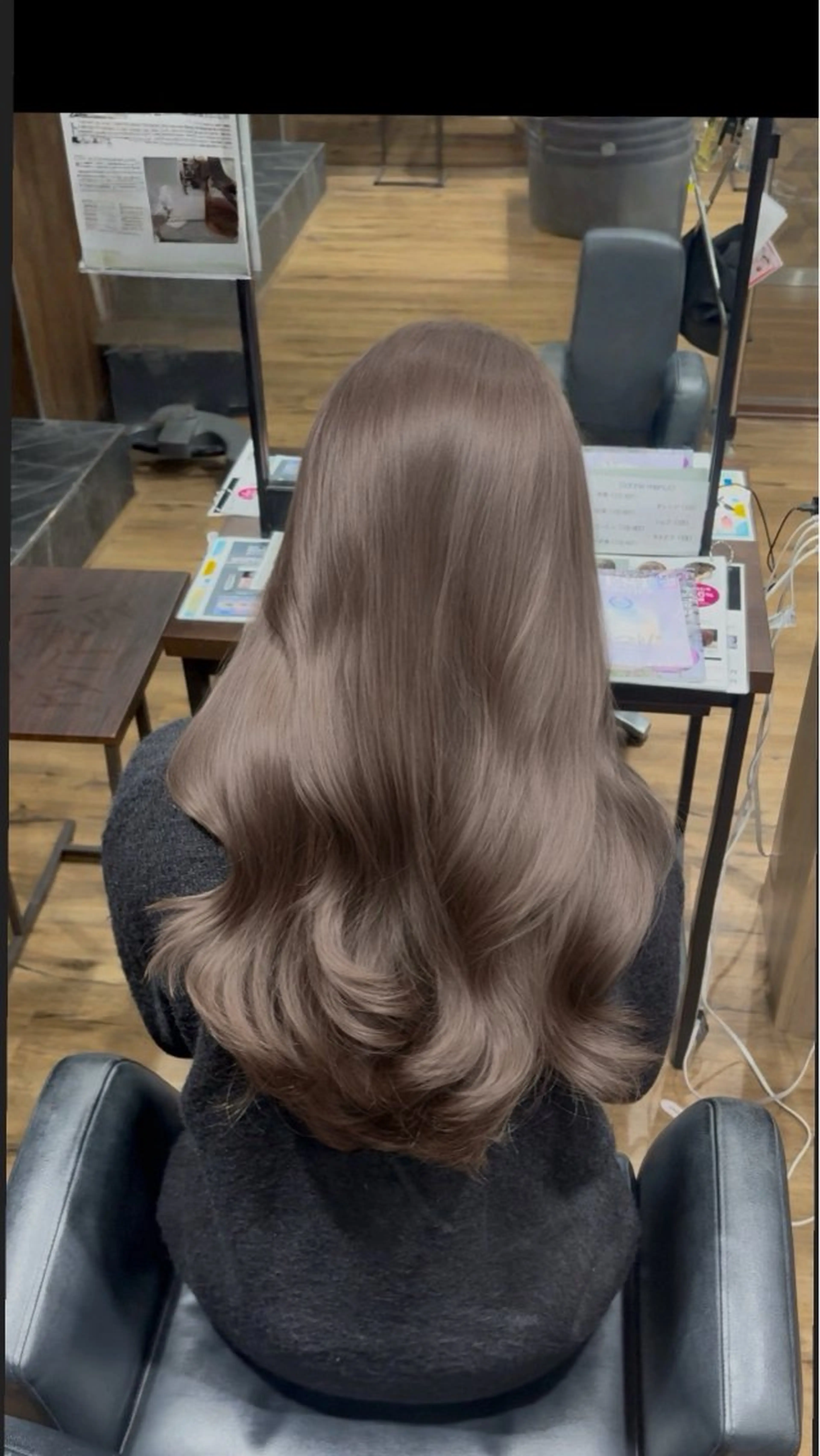 ロング ヘアカラー 岸田 麻友香のヘアスタイル