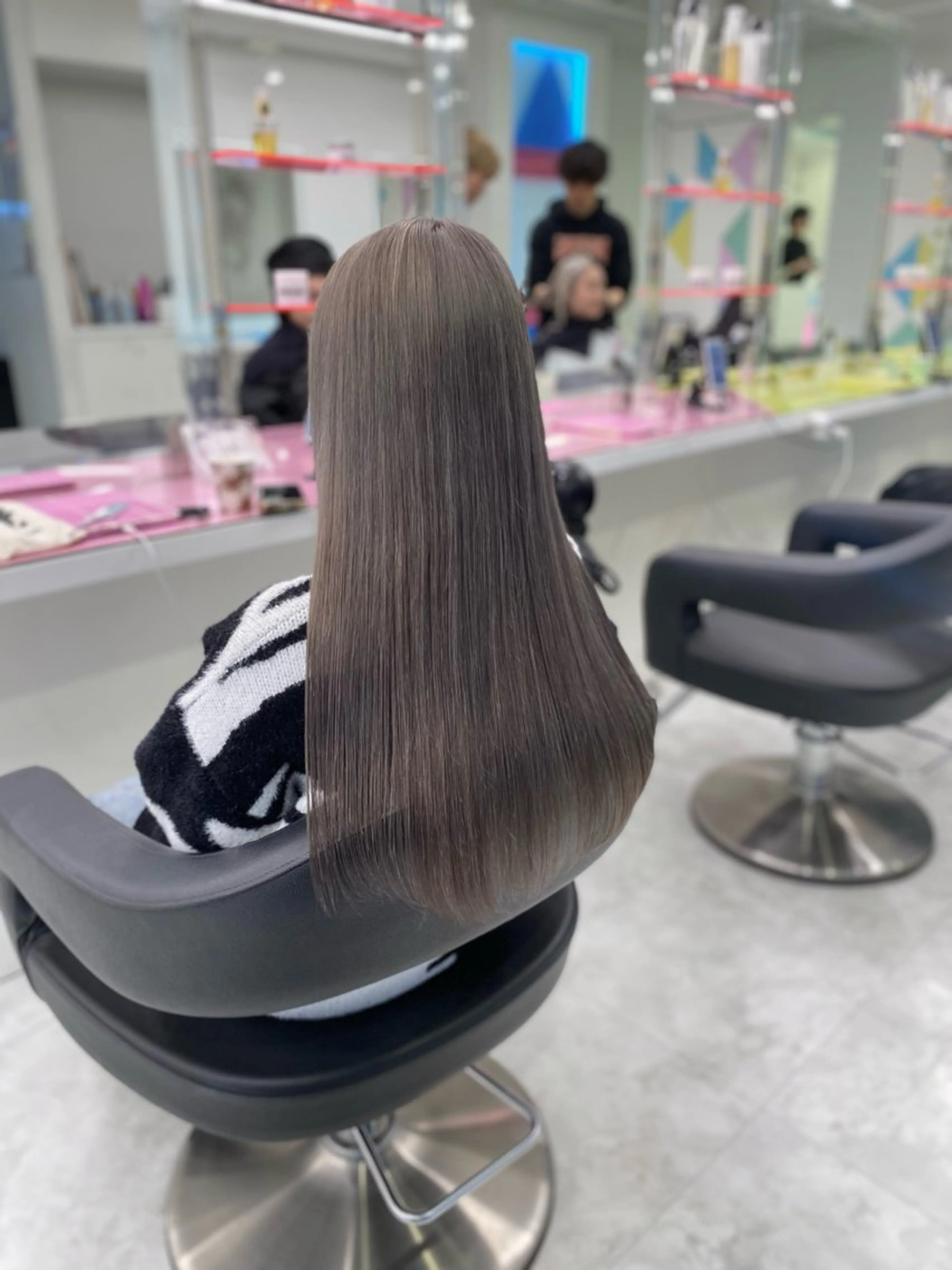 ロング カラー ヘアアレンジ トレンドモテカラー 🩷色落ちまで可愛くのヘアスタイル