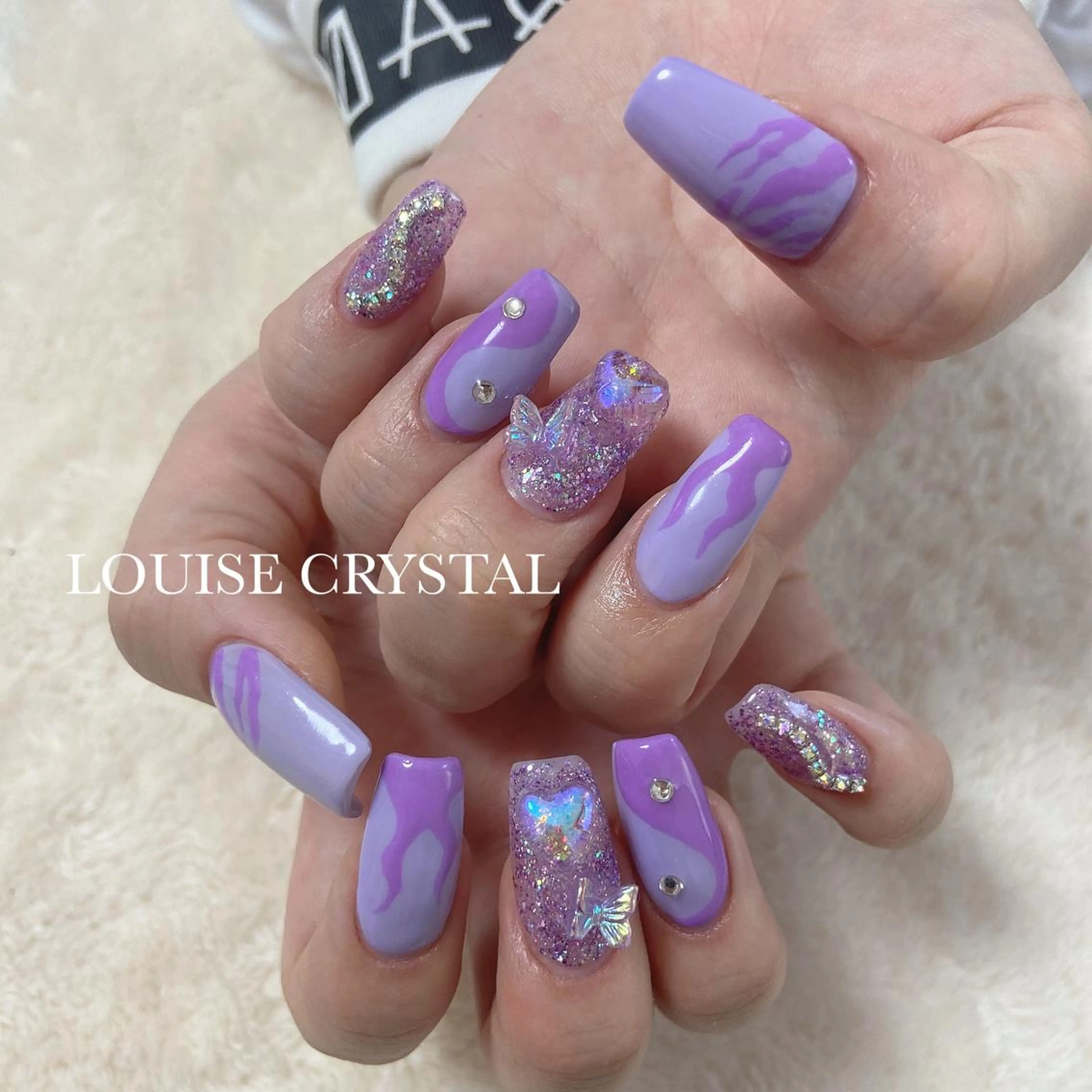 ネイル ハンドネイル LOUISE CRYSTALのネイルデザイン