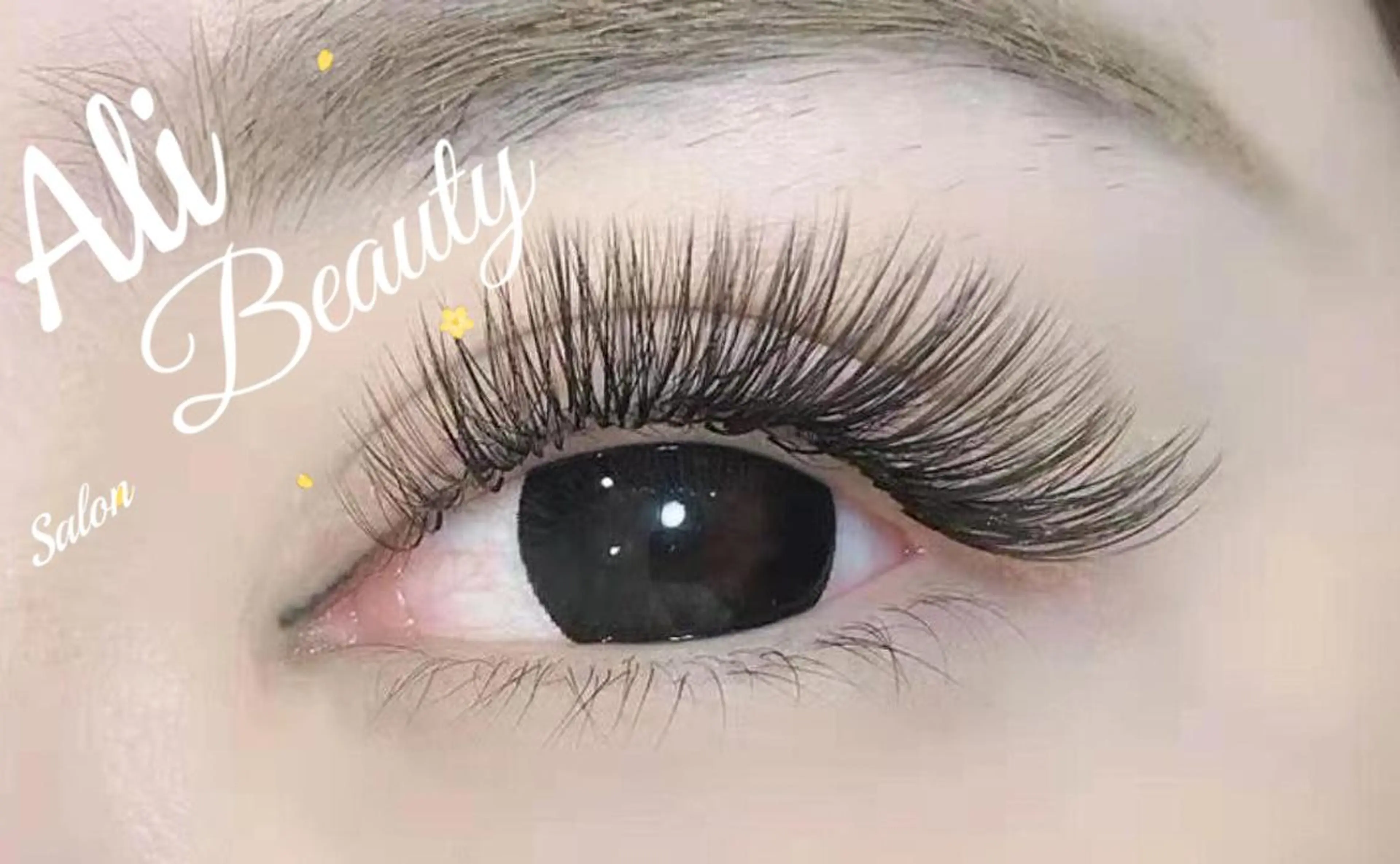 ボリュームラッシュつけ放題700​〜​800本新規オフ込　２回目以降当店1か月以内オフ無料　1か月以上か他店オフ1000の写真