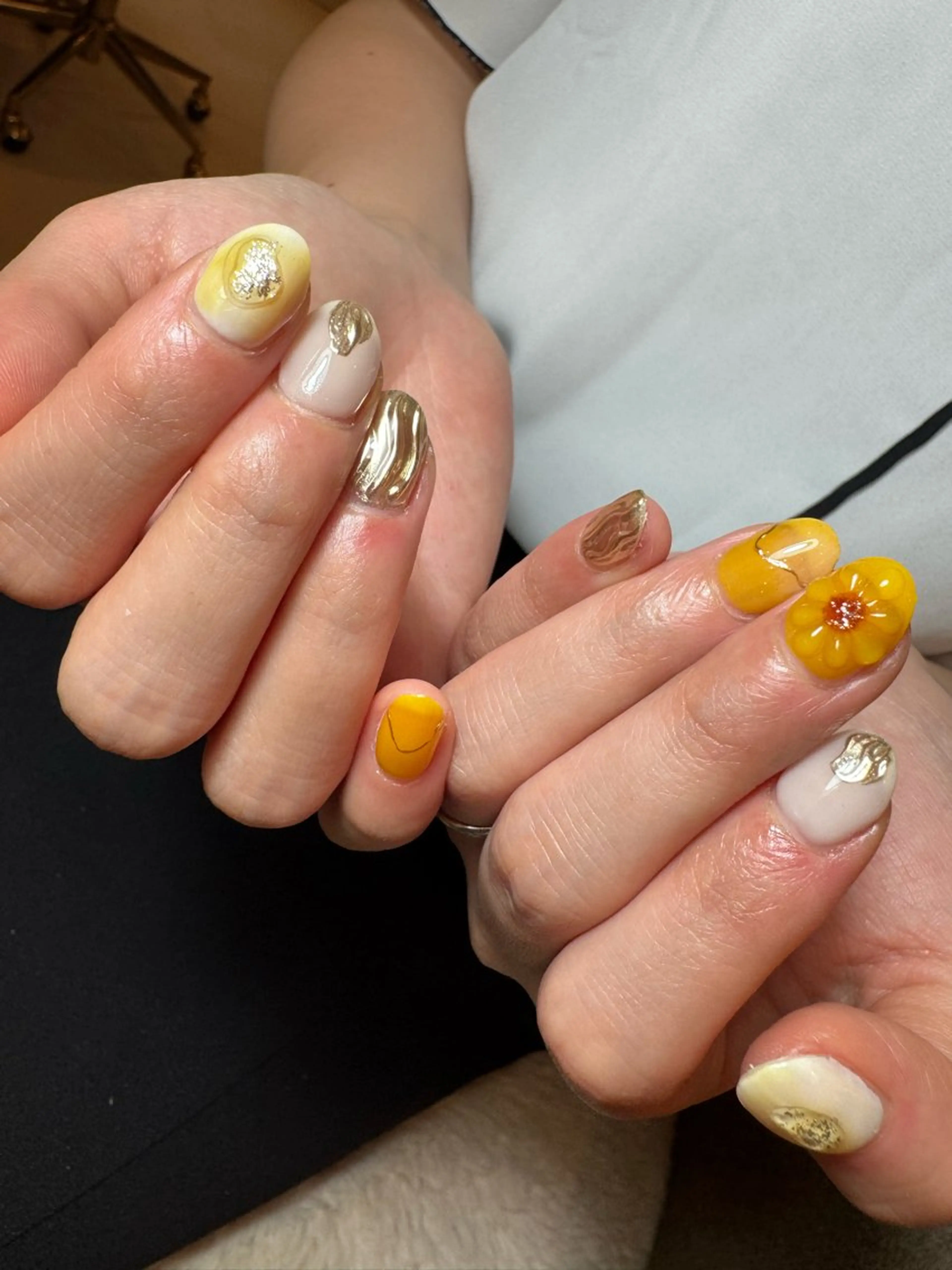 ネイル アートネイル ゴールド ミラーネイル シンプルネイル 黄色 Meer所属・Meer ミーアのネイルデザイン