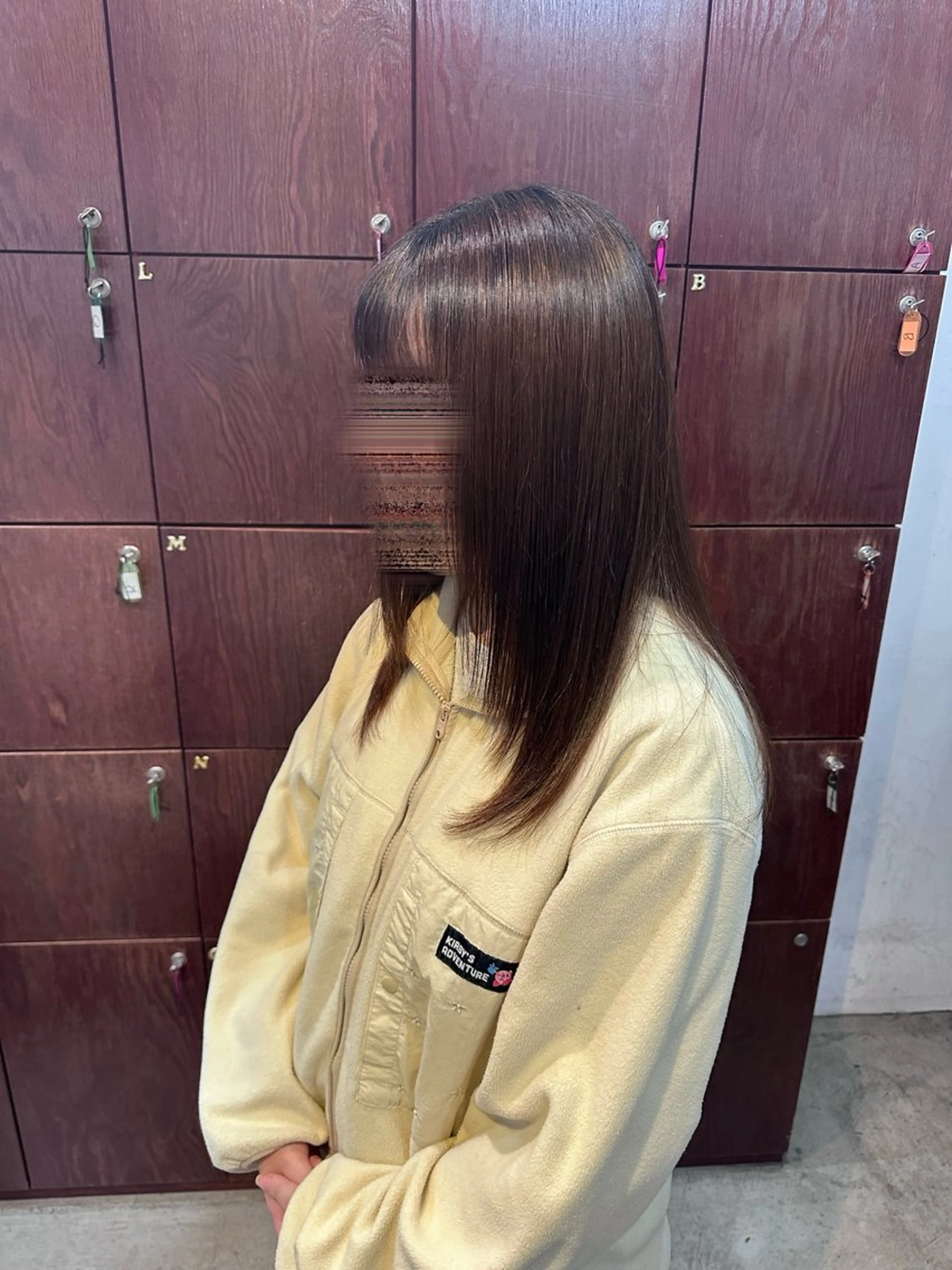 セミロング 顔まわりレイヤー レイヤーカット 大庭 梨子のヘアスタイル