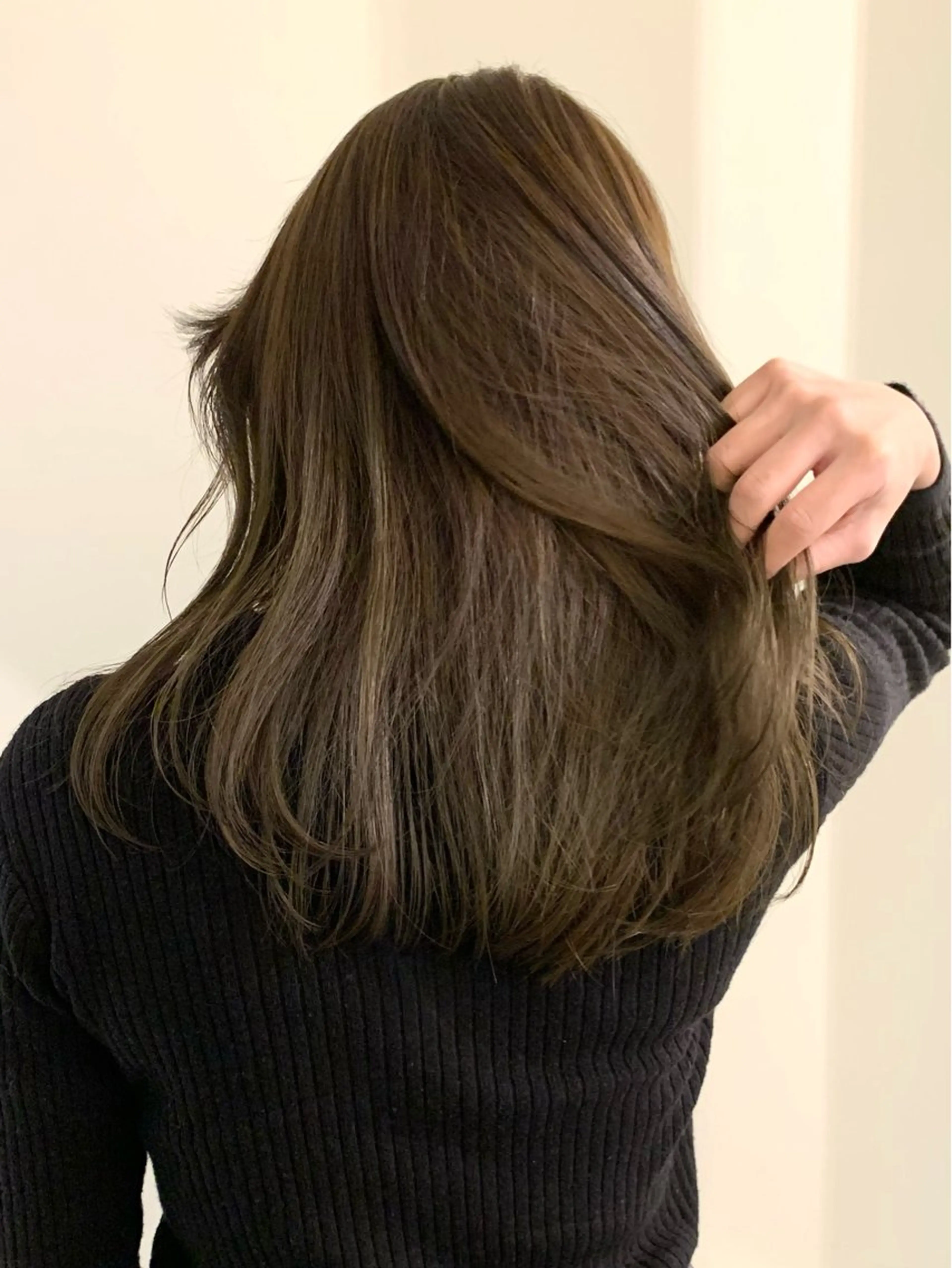 ロング カラー ベージュカラー オリーブベージュ カット ヘアカラー トリートメント 落合希 Olivebeigeのヘアスタイル
