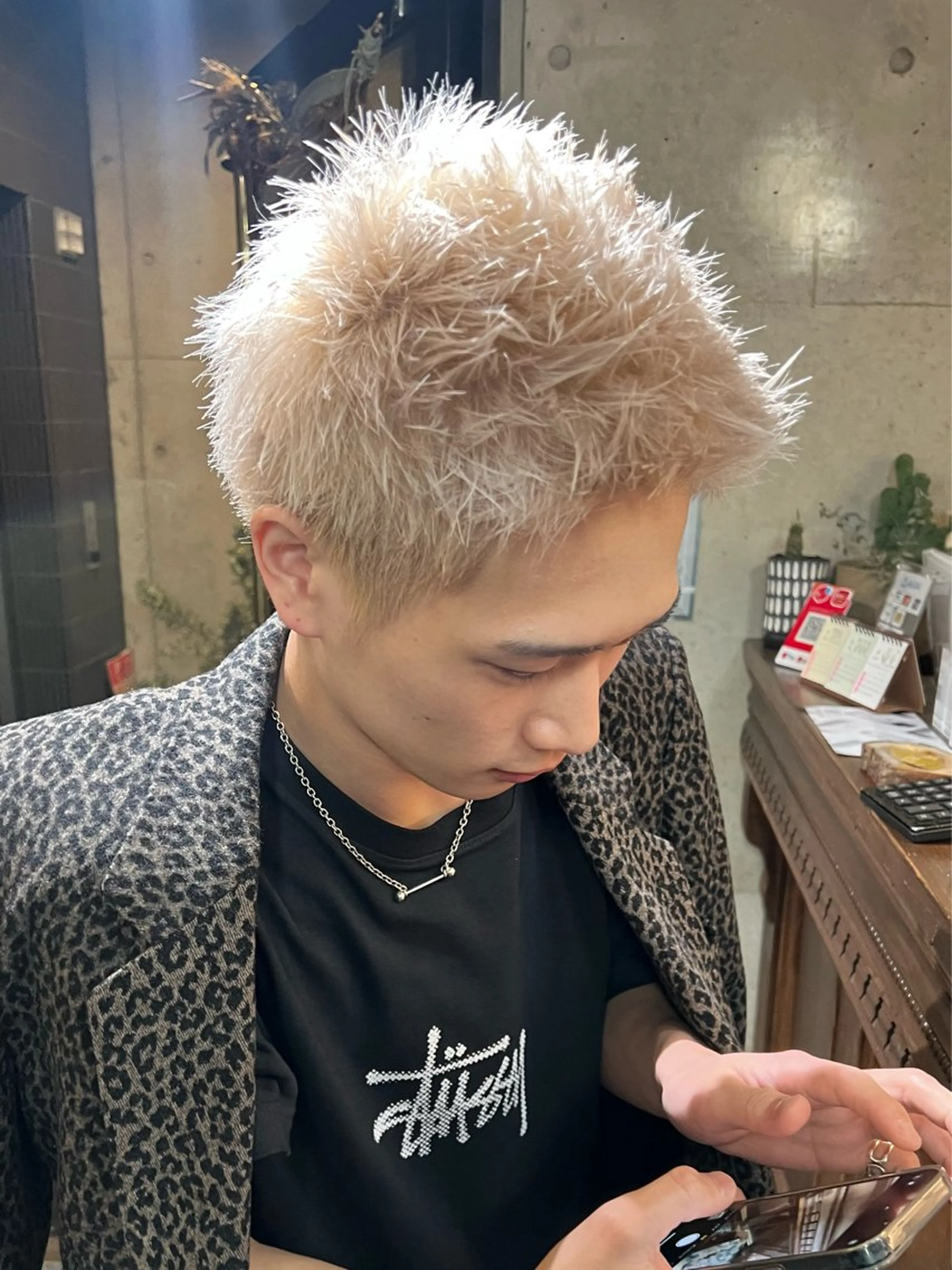 カラー メンズ メンズハイトーン ハイトーンカラー カット ヘアカラー BEAT  S所属・BEAT S (Sara)のヘアスタイル