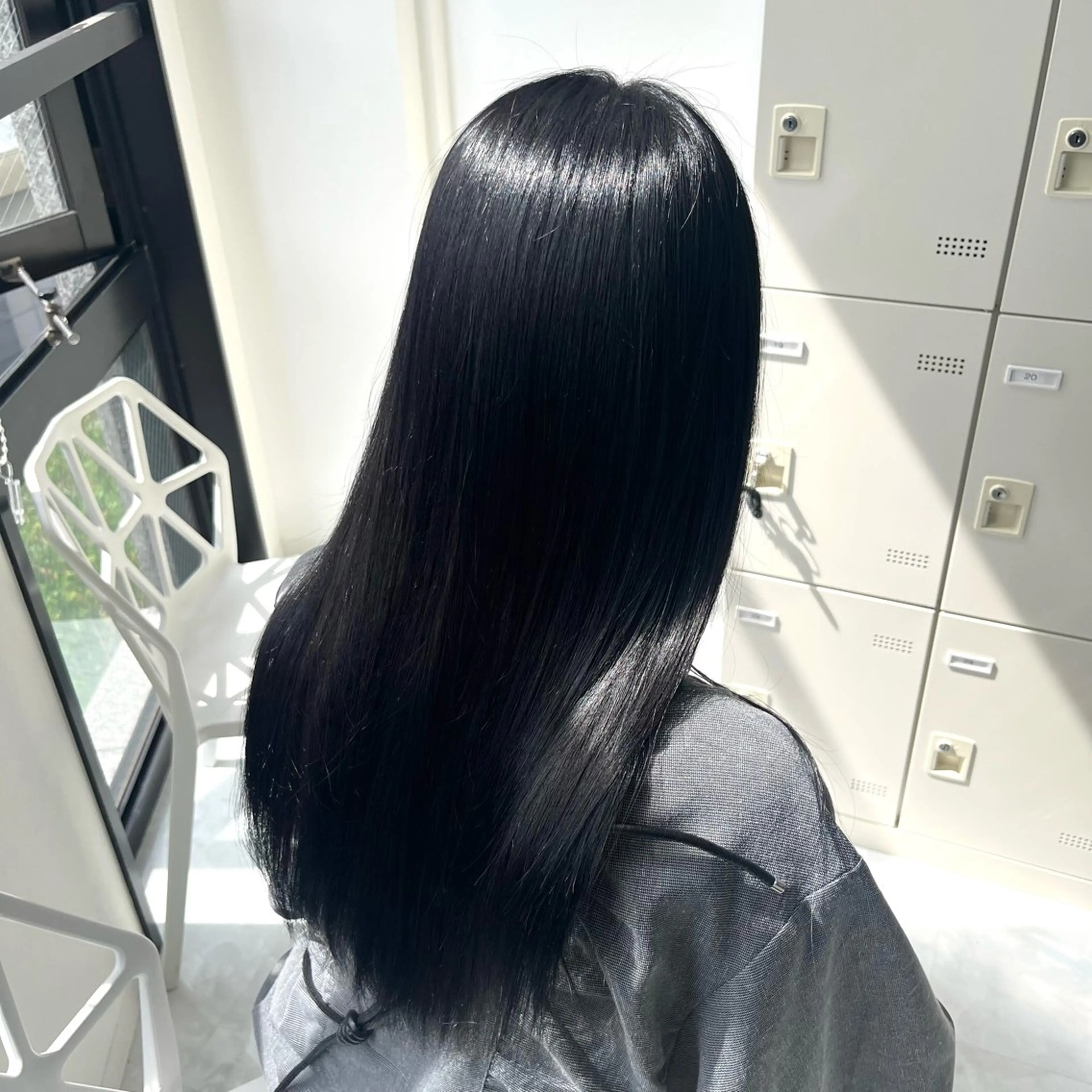 セミロング カラー 黒髪 ブリーチ ブルーカラー ブルーブラック ダークグレー トリートメント ハイトーン/ 髪質改善/上質艶髪のヘアスタイル