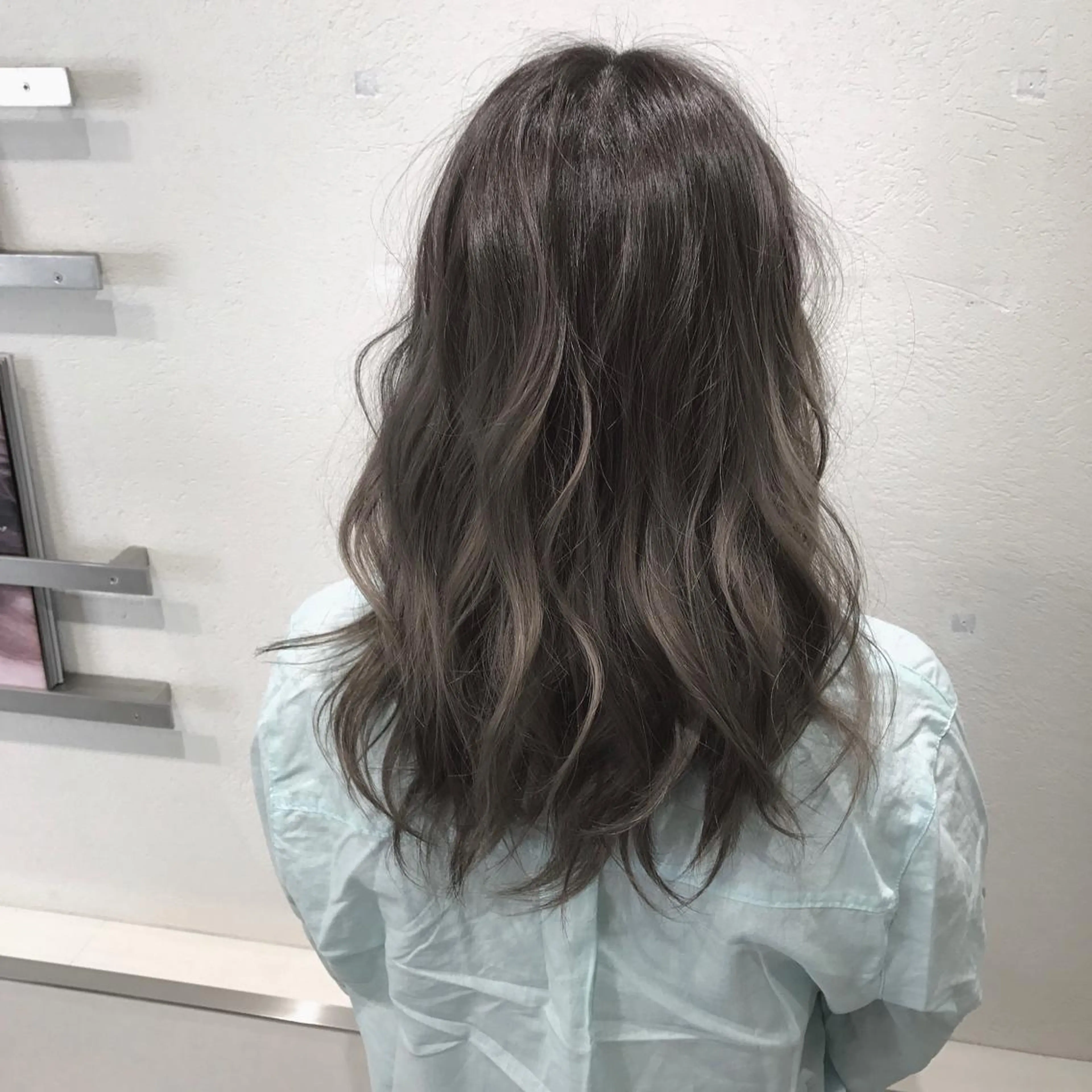 ミディアム カラー グラデーションカラー グレージュ イルミナカラー AMI Hair  supply所属・髪質改善カラー 韓国風レイヤーのヘアスタイル