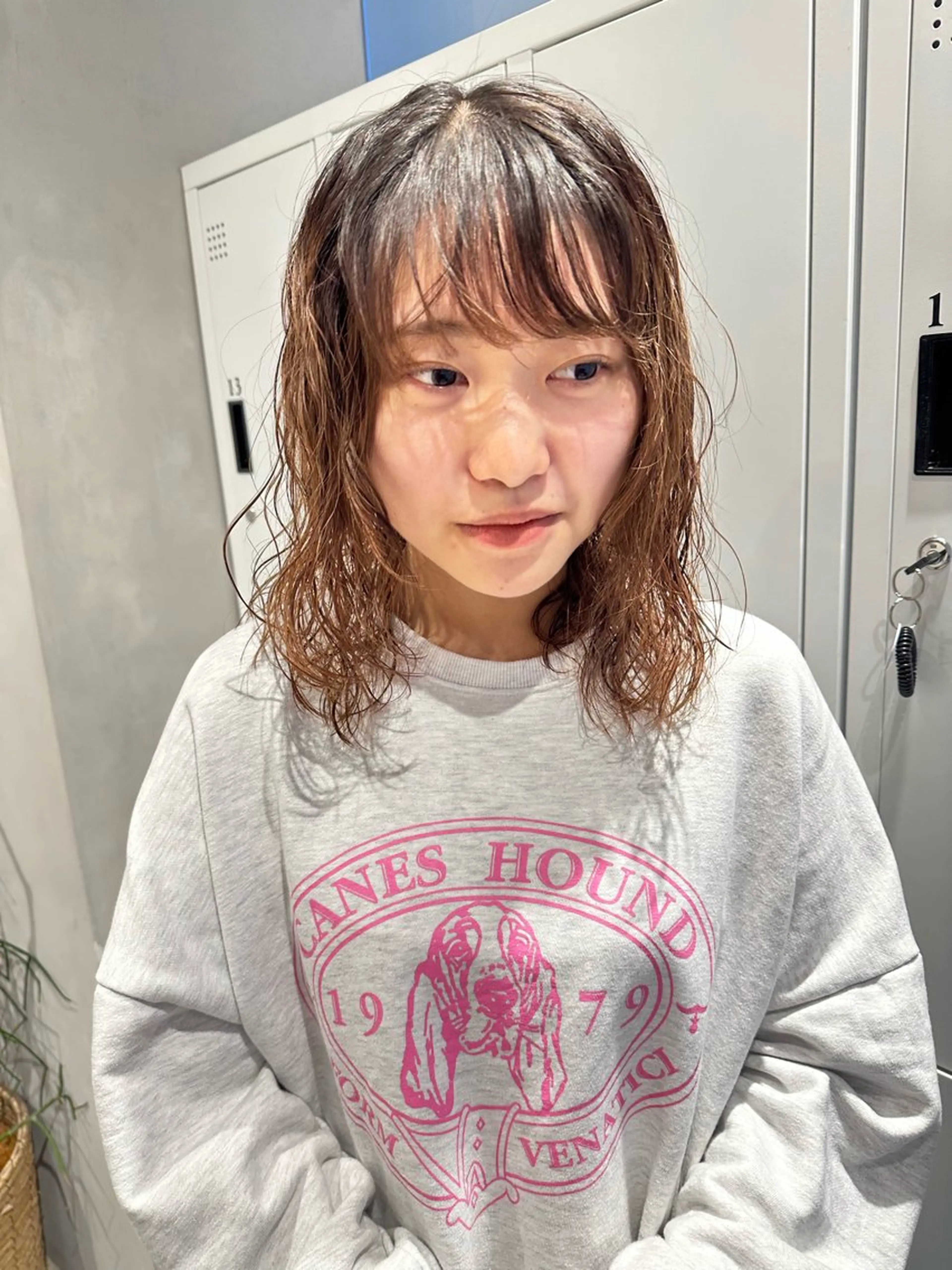 セミロング カラー パーマ ヘアアレンジ カット パーマ トリートメント 🟢ウルフ／スパイラ ルパーマ／大西🟢のヘアスタイル