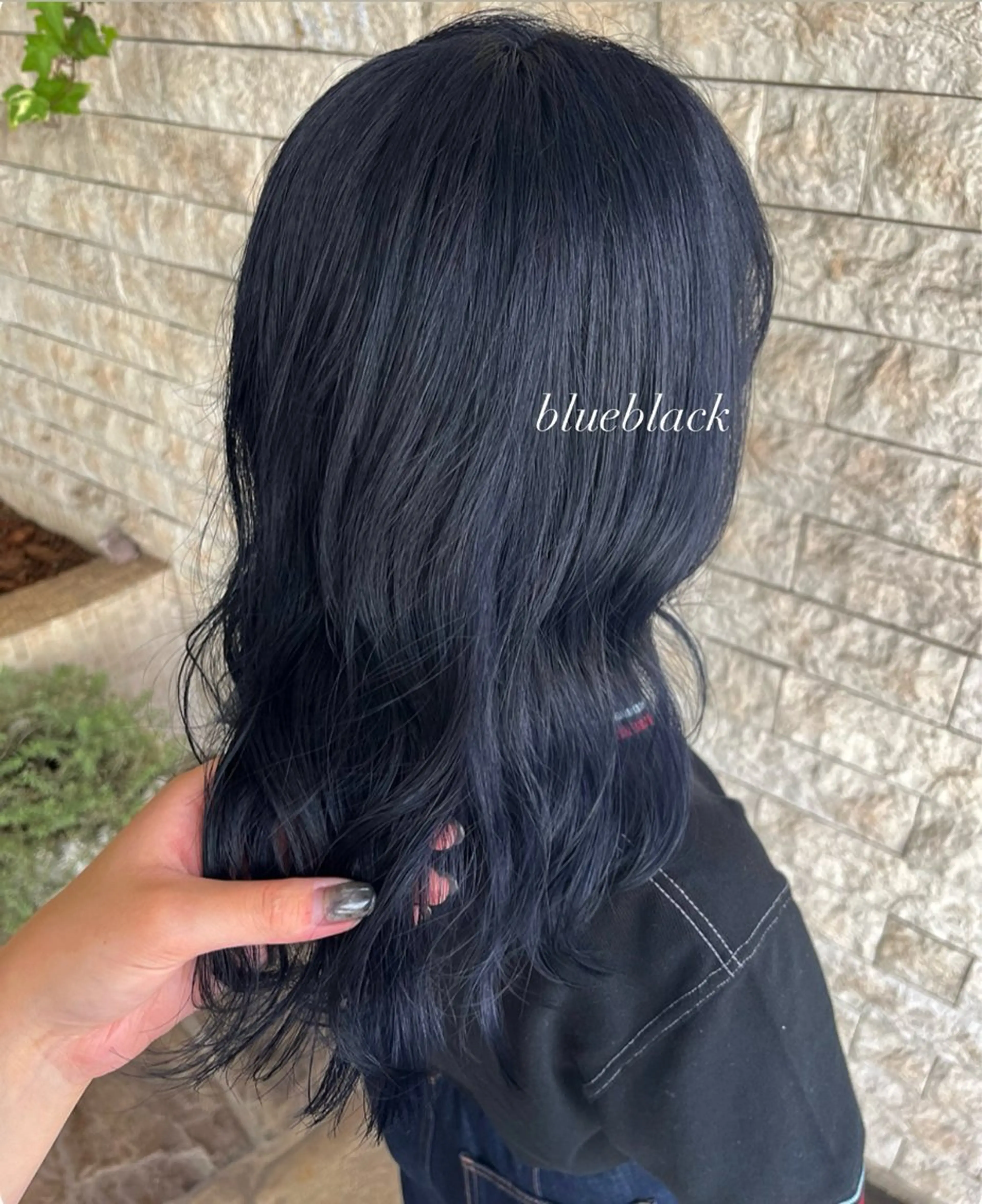 ミディアム カラー 黒髪 ブルーカラー ブルーブラック ヘアカラー 透明感カラー／ 艶感カラー／RAMUのヘアスタイル