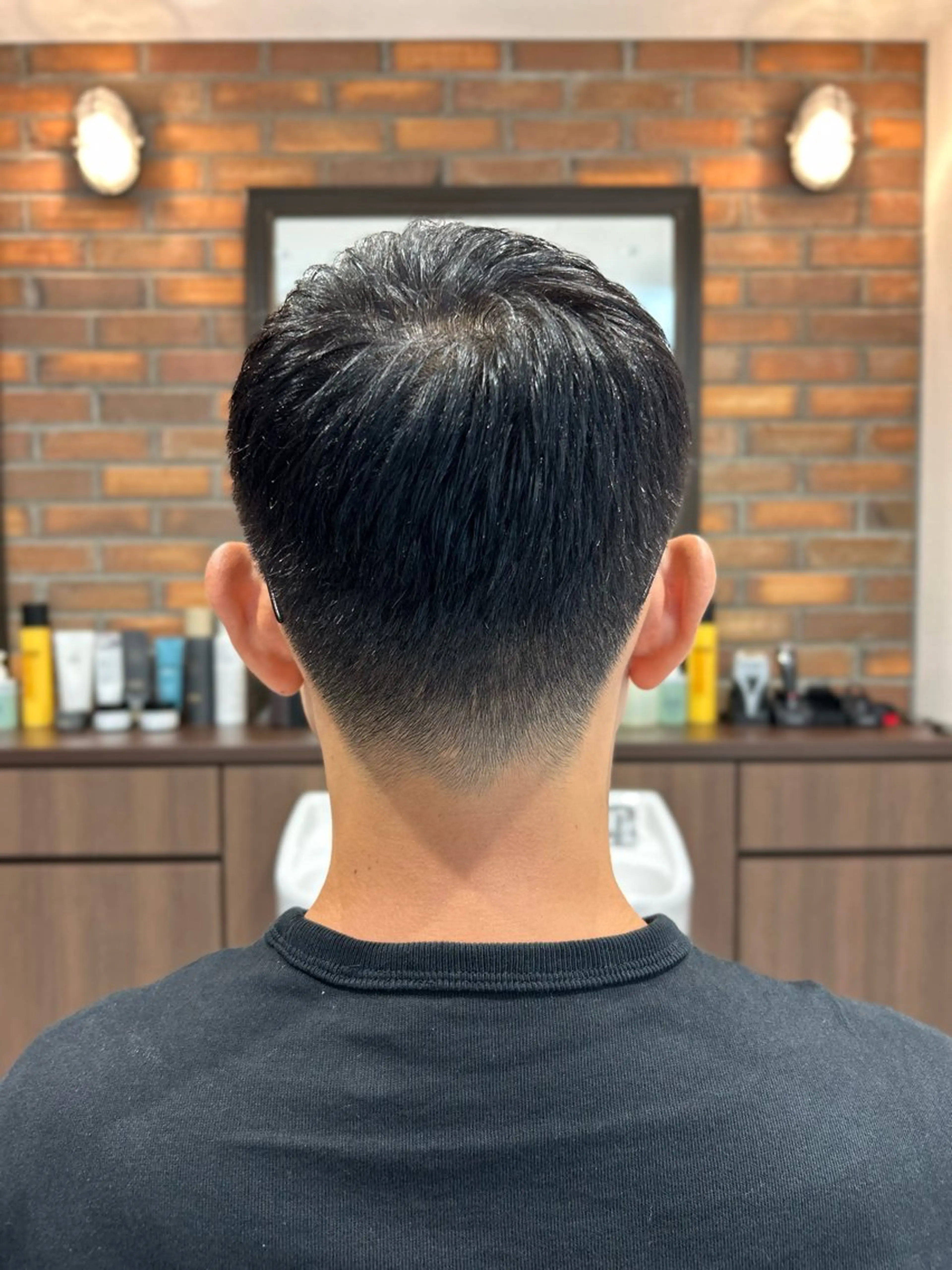 ショート メンズ フェードカット 刈り上げ BARBER SHOP 涼 流山おおたかの森店所属・岡崎 佑香のヘアスタイル
