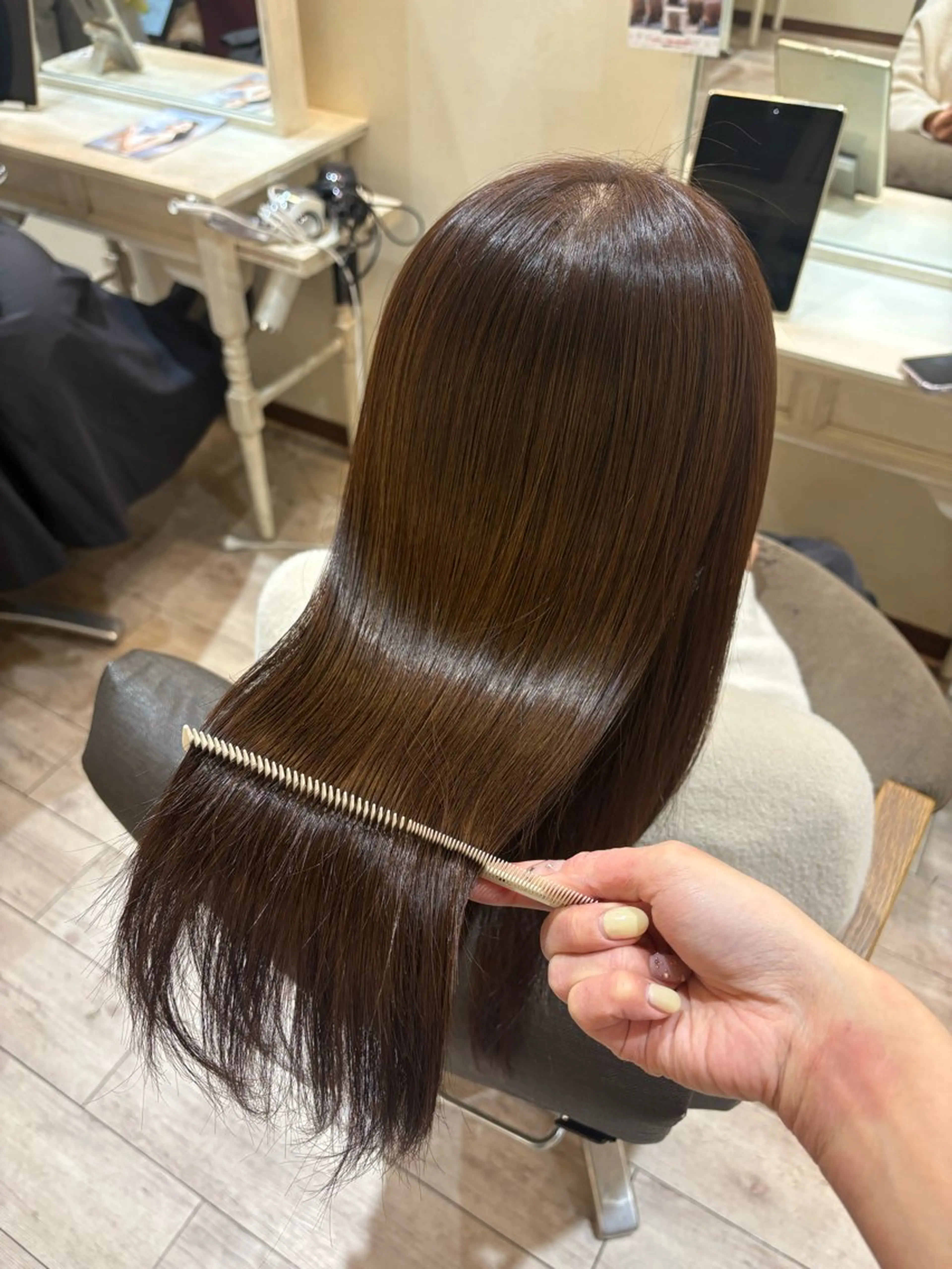 ロング カラー ブラウンカラー モカブラウン カット ヘアカラー 艶カラー/縮毛矯正/ レイヤー/栄/あやかのヘアスタイル