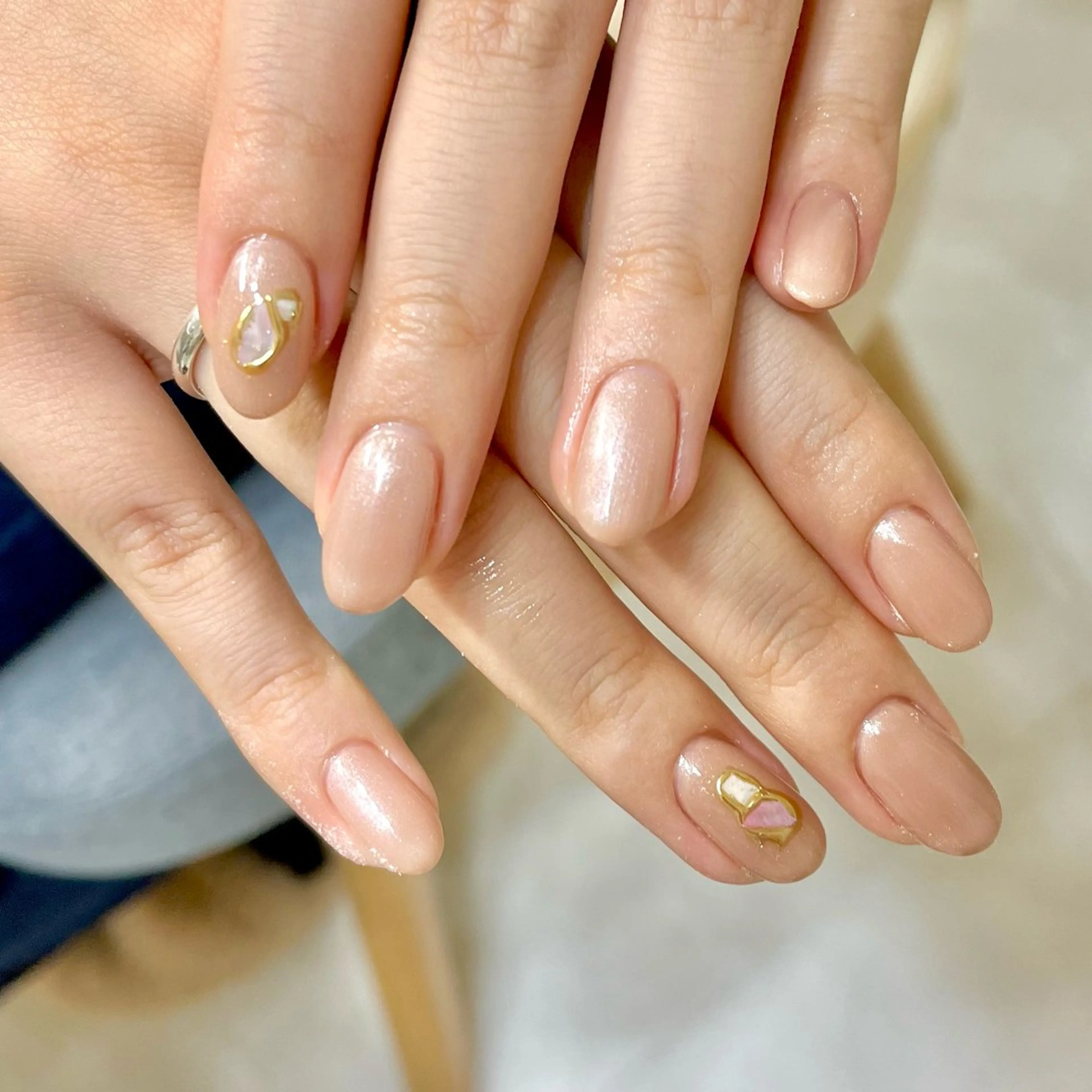 ネイル 長さ出し ジェルネイル ミラーネイル ニュアンスネイル オフィスネイル One’Ness所属・One’Ness Nana🤍のネイルデザイン