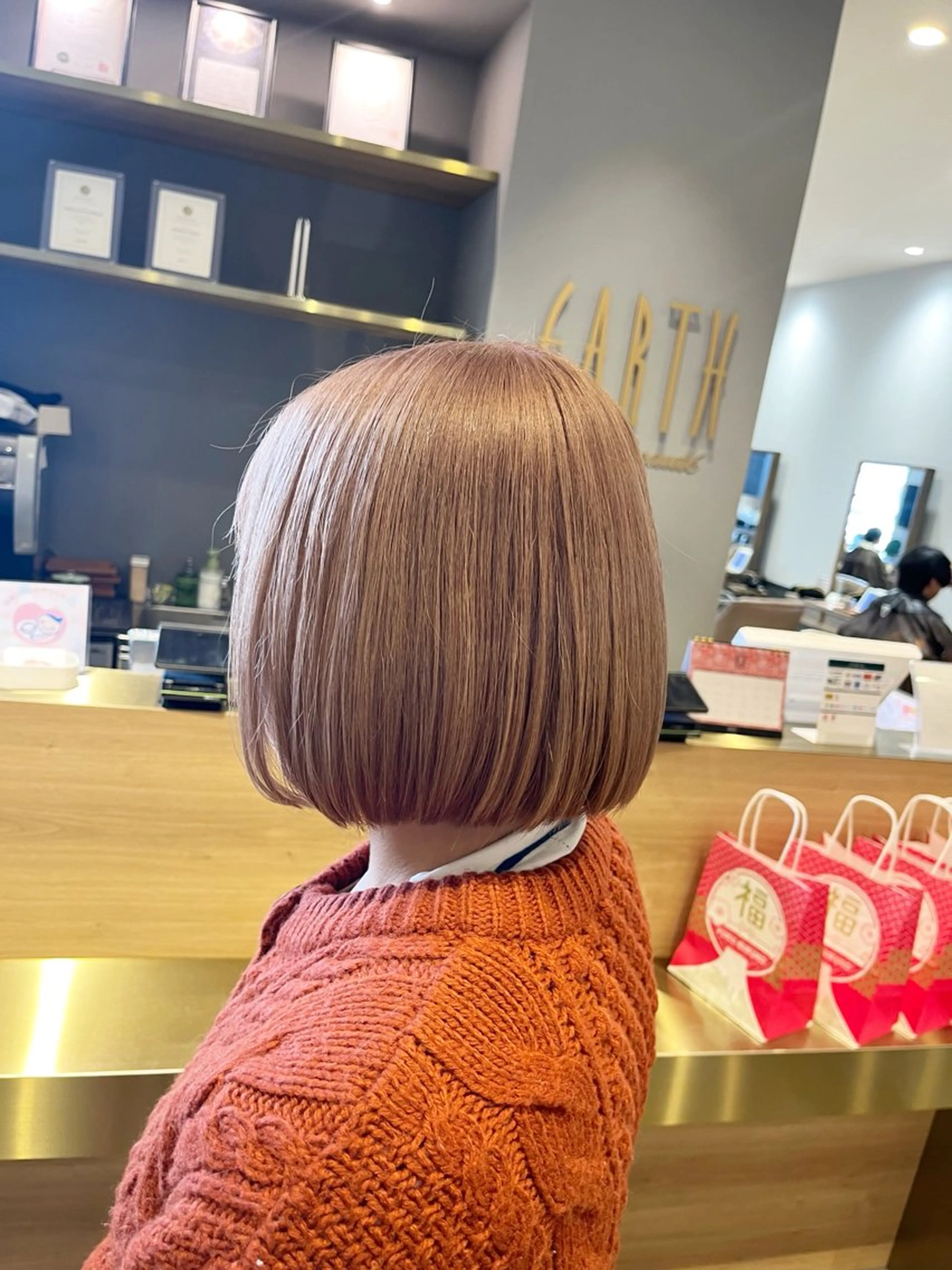 ショート ヘアカラー 亀井 菜々花のヘアスタイル