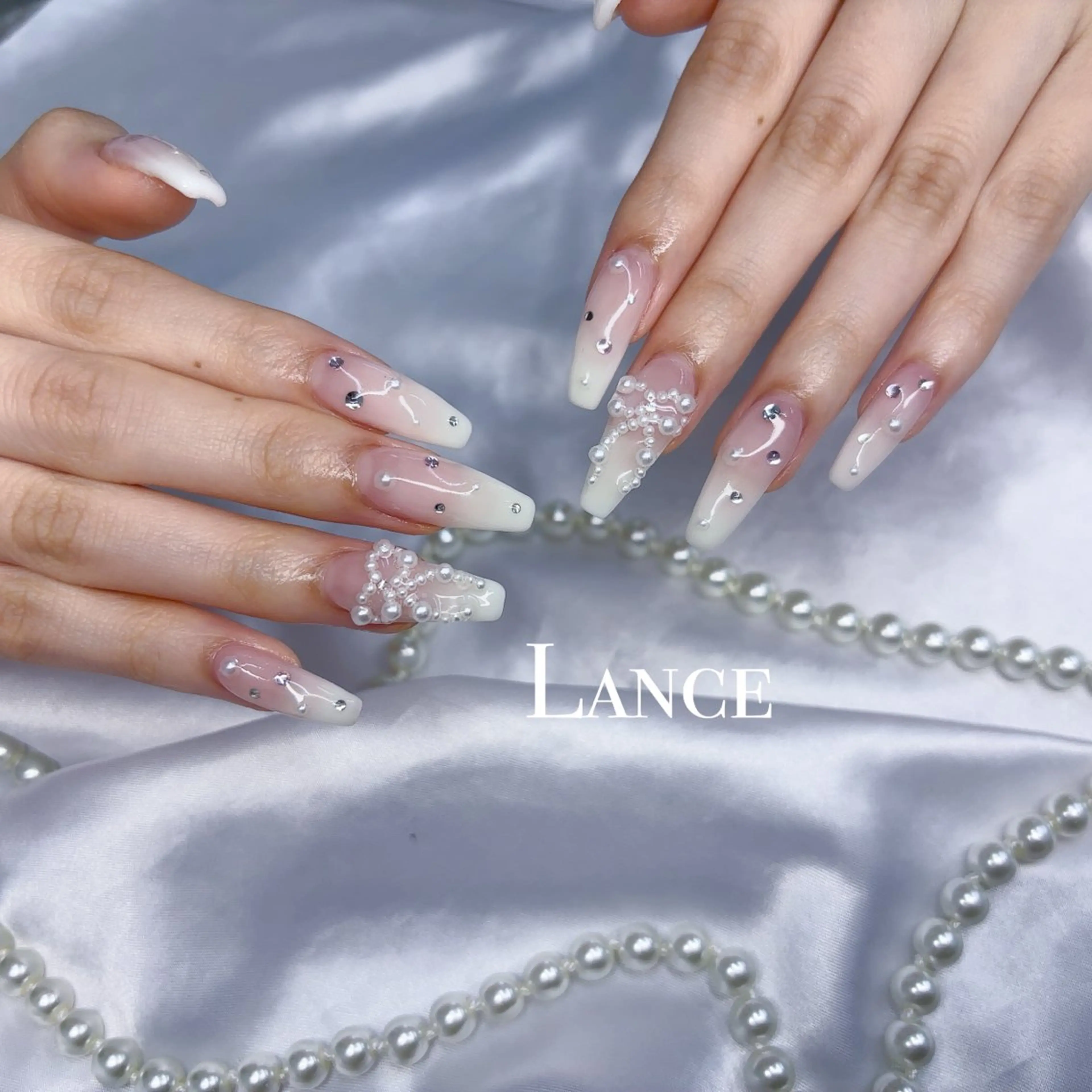 ネイル オーロラネイル フットネイル フレンチネイル ガラスフレンチ 氷ネイル・うるうるネイル ハンドネイル Lance nailのネイルデザイン