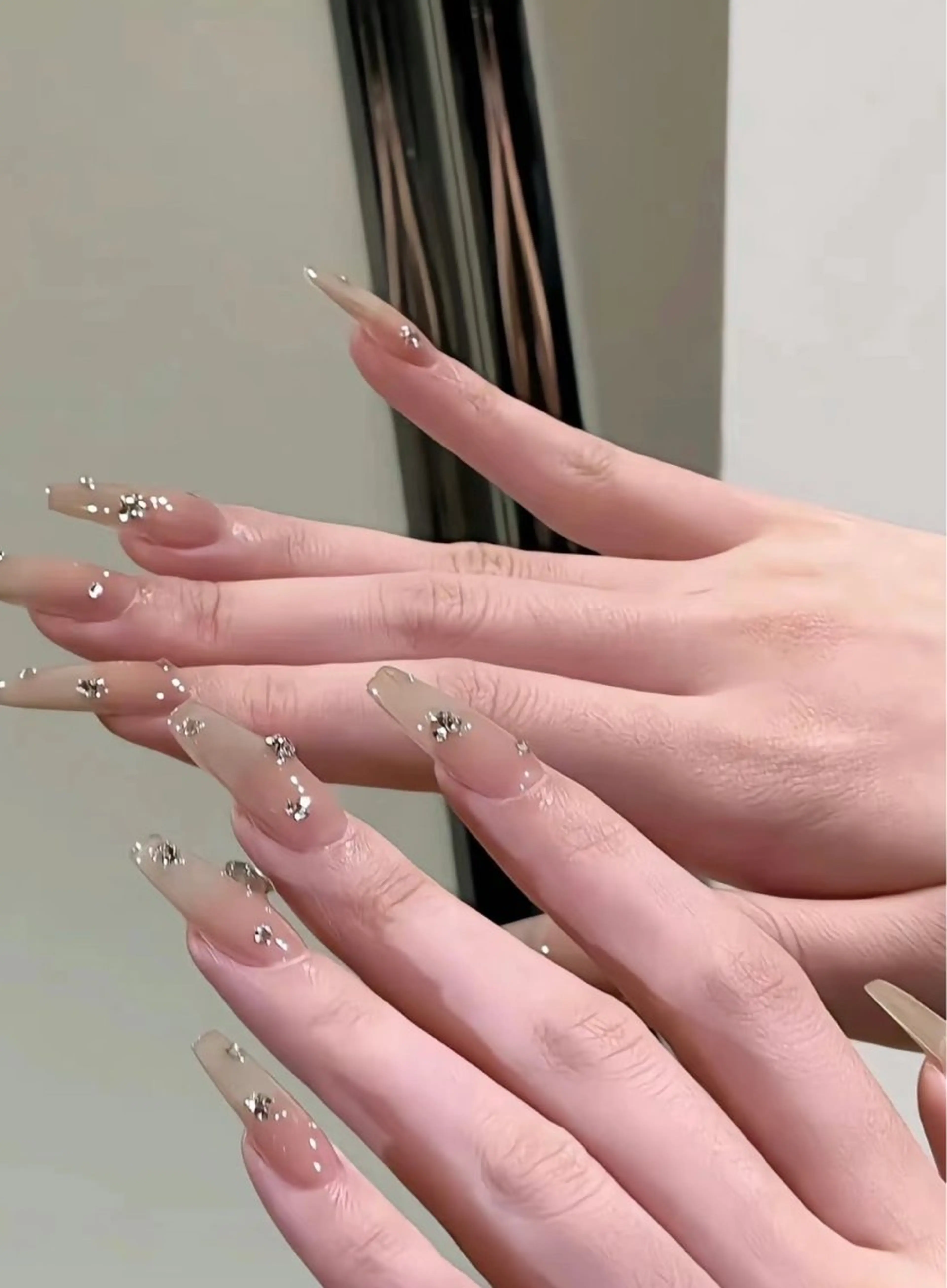 ネイル フレンチネイル グラデーション キラキラネイル 韓国ネイル マグネットネイル ハンドネイル 🎀🎀YooLi Nail Salonのネイルデザイン