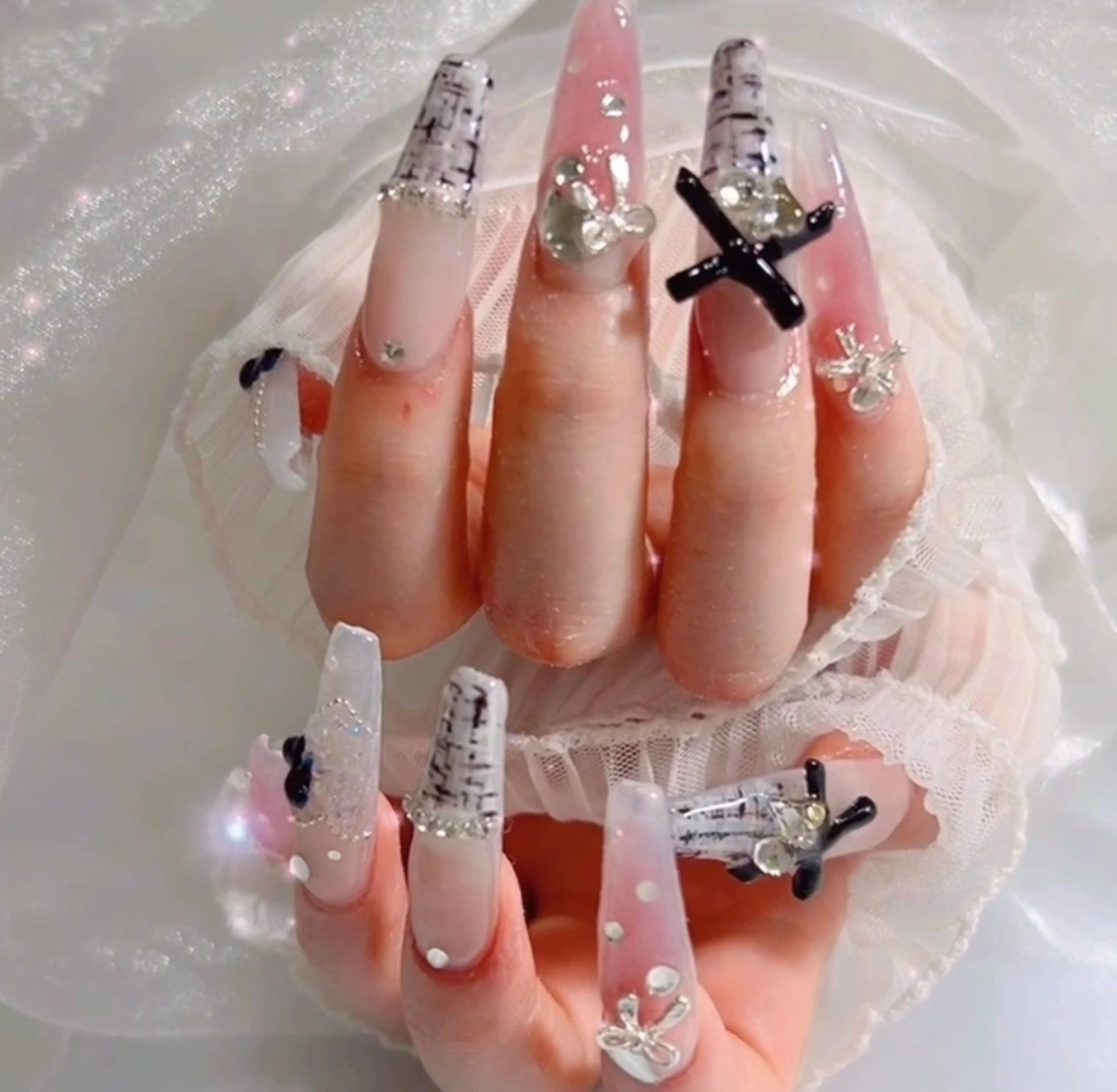 ネイル アートネイル ロングネイル リボン スカルプネイル ツイードネイル エムネイル サロンのネイルデザイン