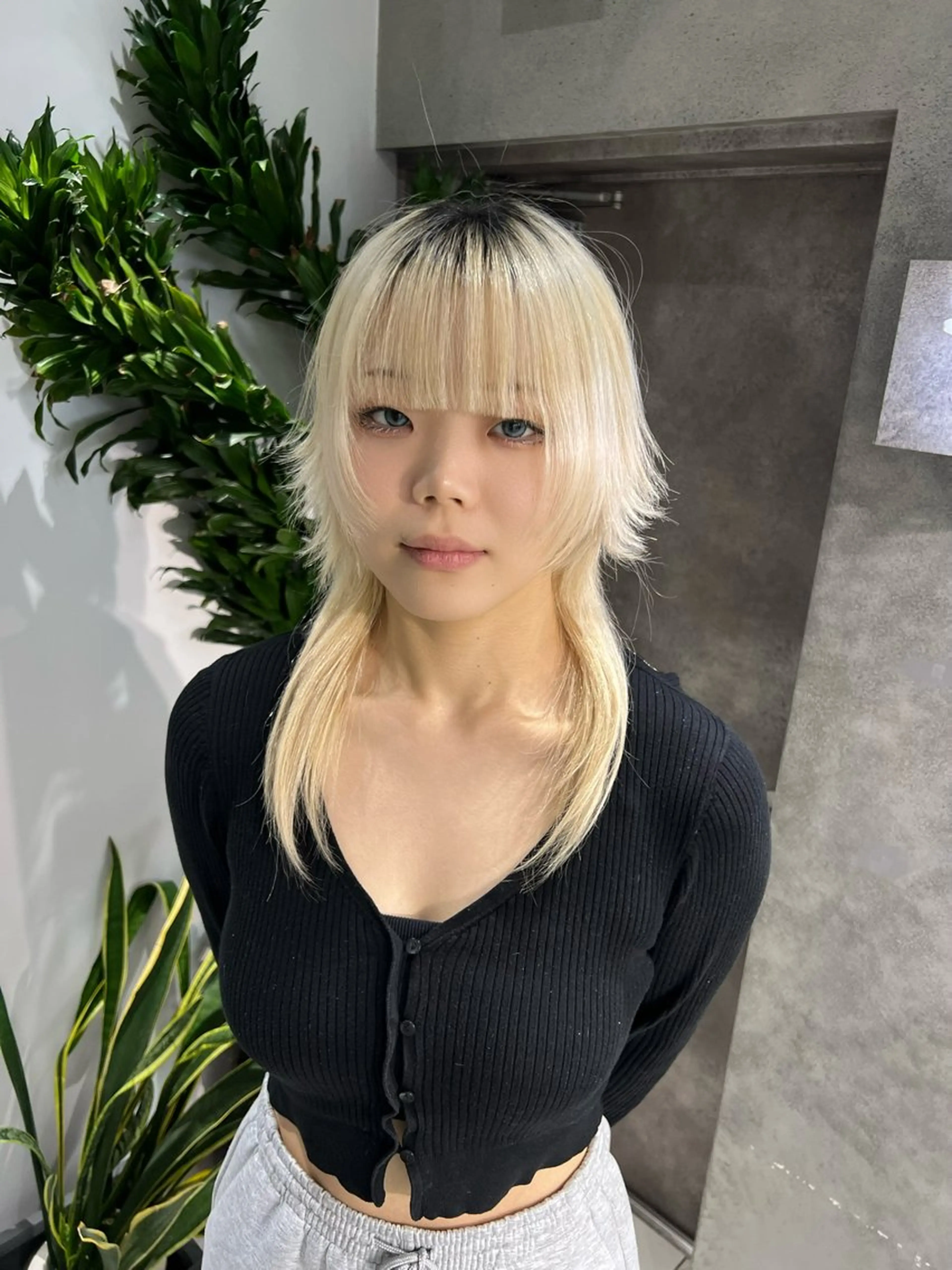 ミディアム カット ヘアカラー ウルフ🤍渋谷 🤍Mizukiのヘアスタイル