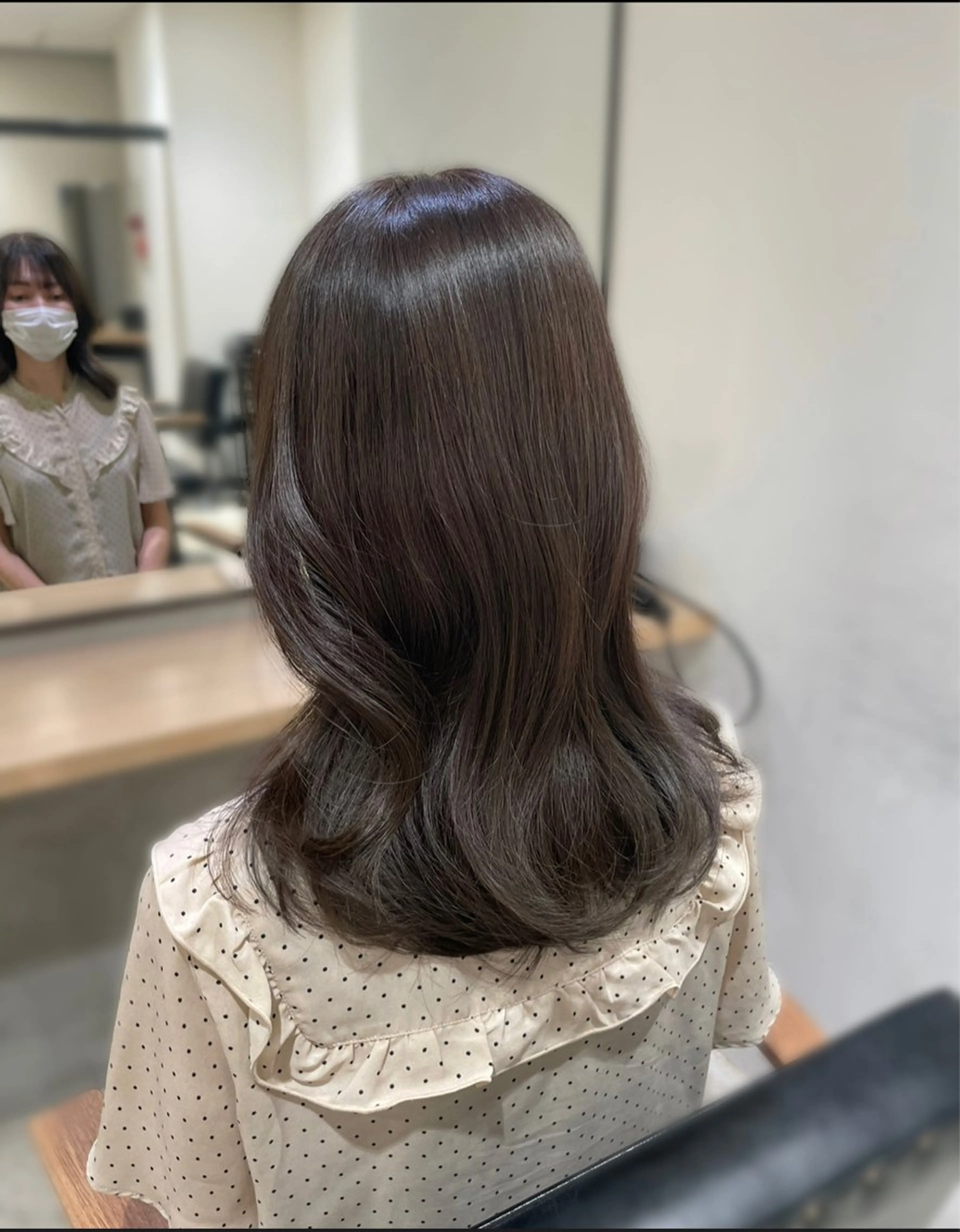 セミロング カラー ブリーチ グレージュ ブリーチなしカラー オリーブグレージュ オリーブグレー Cosmepot所属・戸川凜音 とがわりんねのヘアスタイル