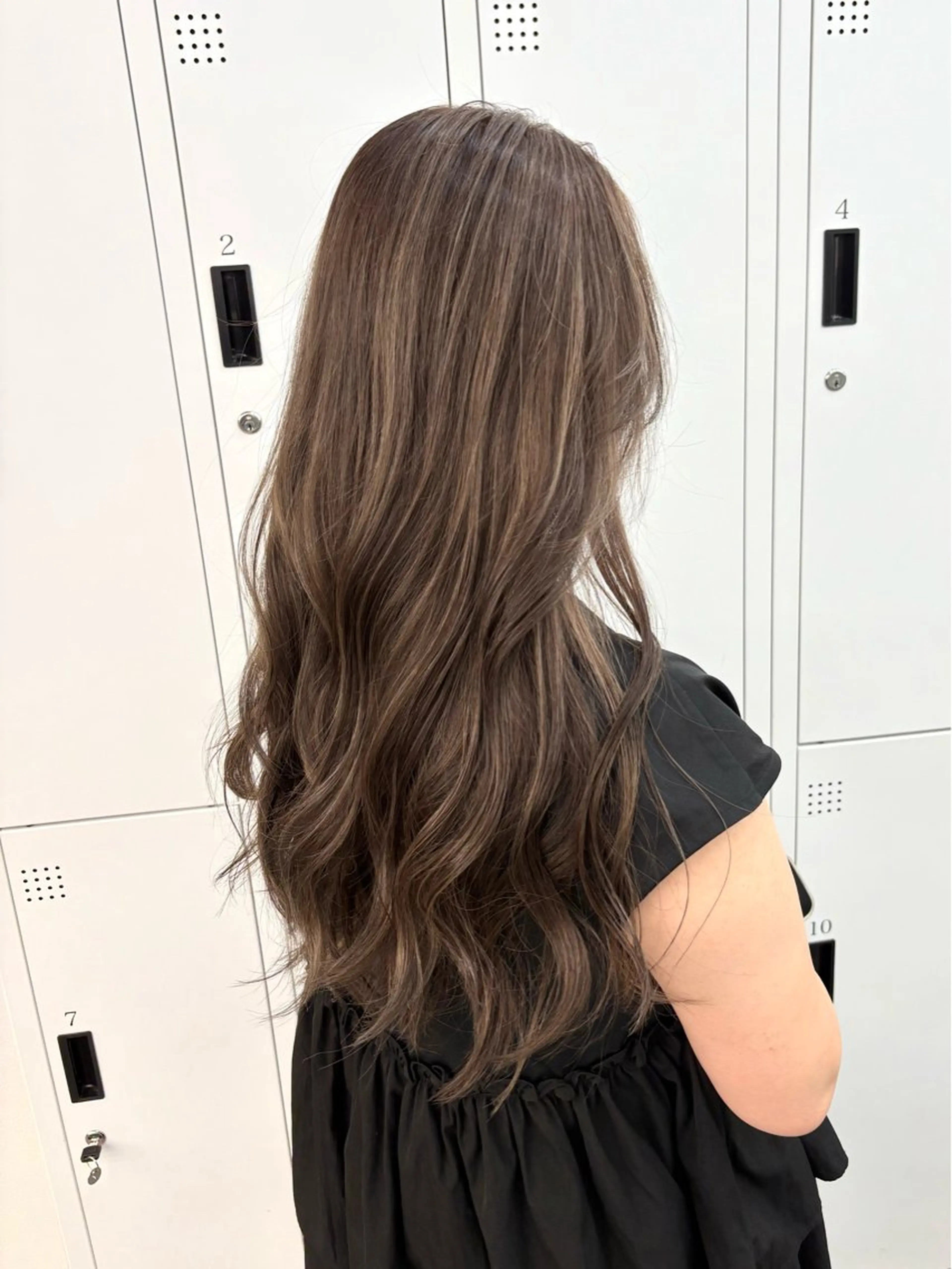 ロング カット ヘアカラー トリートメント Ⓜ︎iyu🌊/海外 風ハイライト特化のヘアスタイル