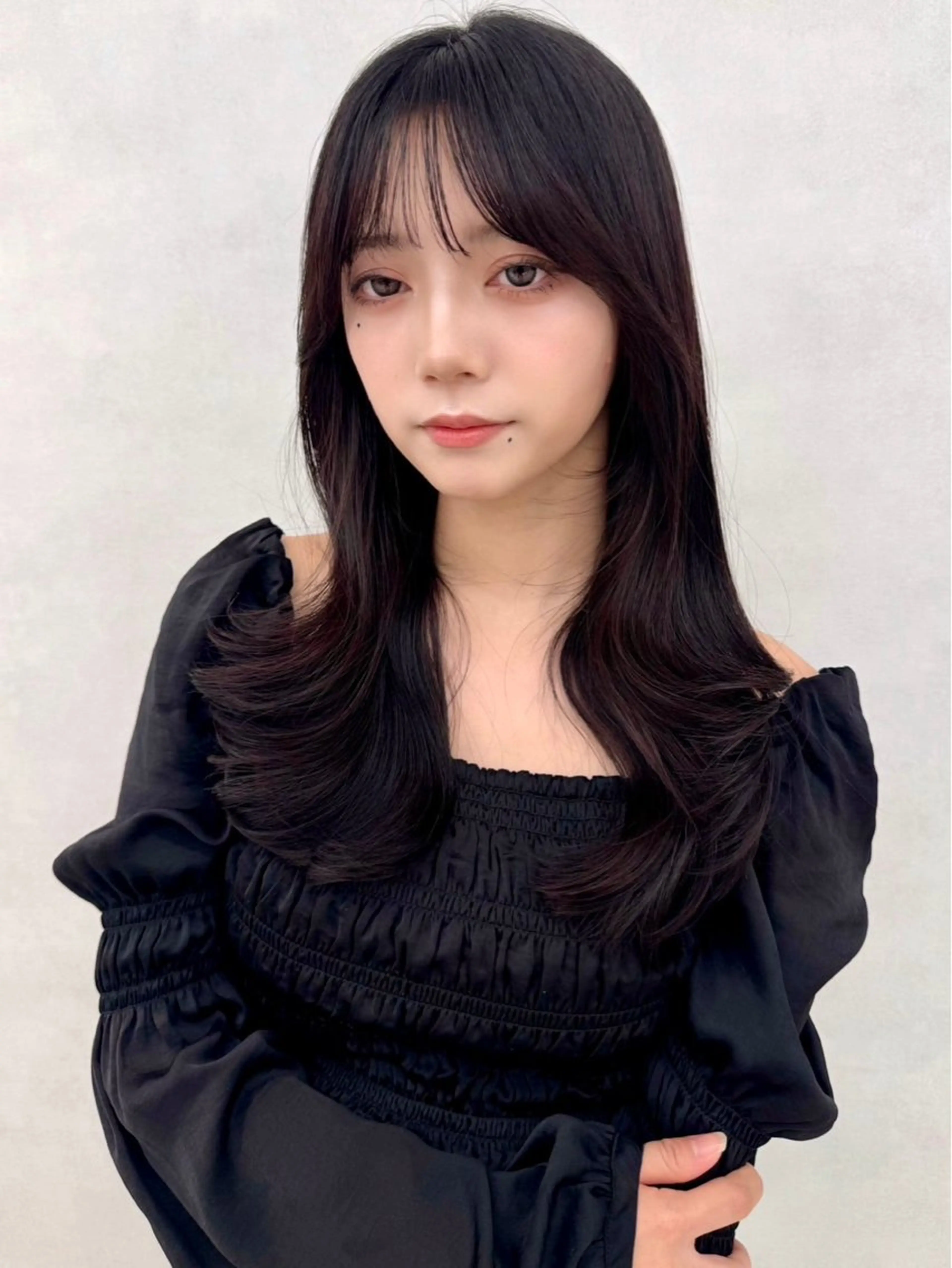 ミディアム くびれヘア 韓国風ヘア くびれレイヤー レイヤーカット シースルーバング ヘアカラー 🇰🇷韓国ヘア★ 副店長.쿠리타⭐︎のヘアスタイル