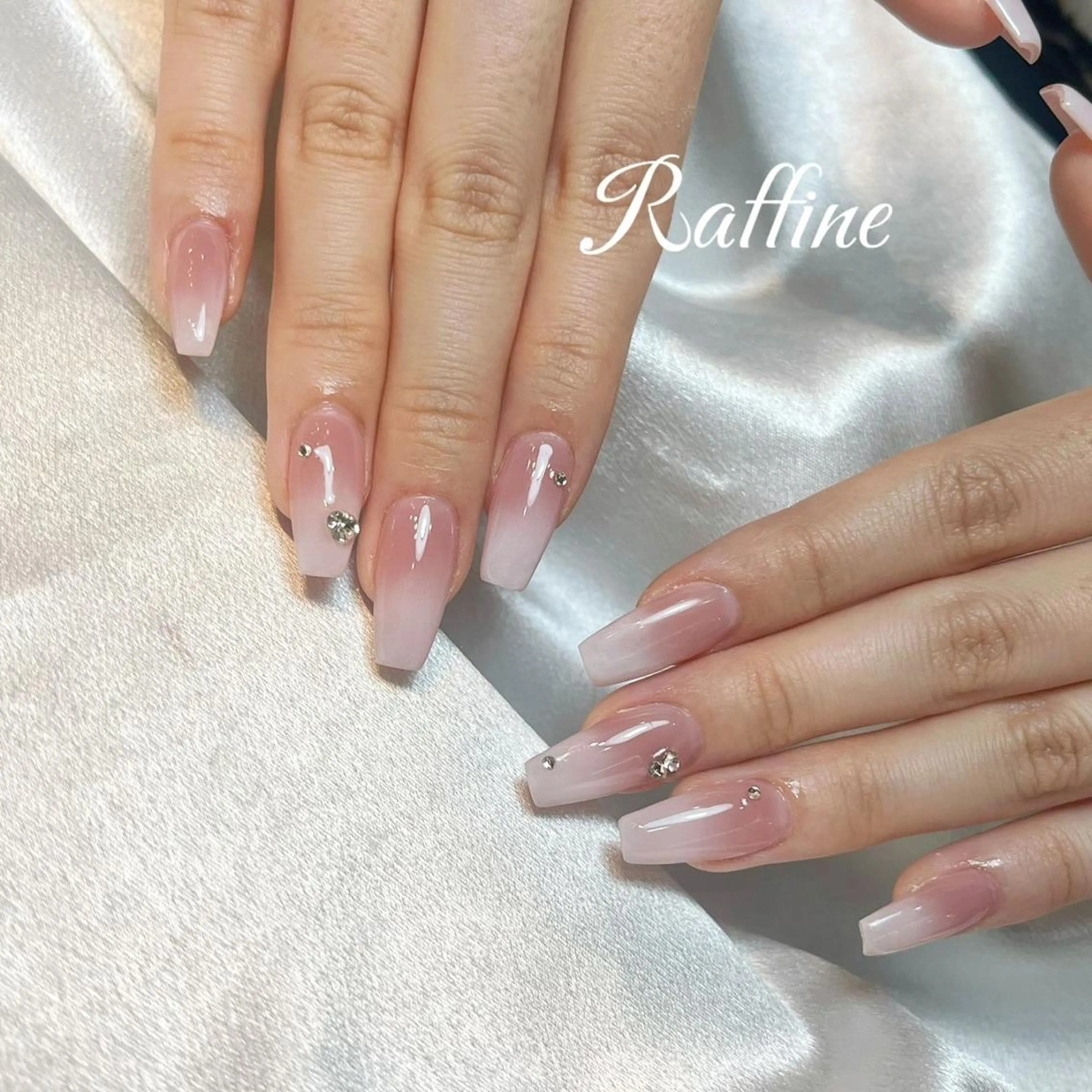 ネイル RAFFINE 月🦋🩵のネイルデザイン