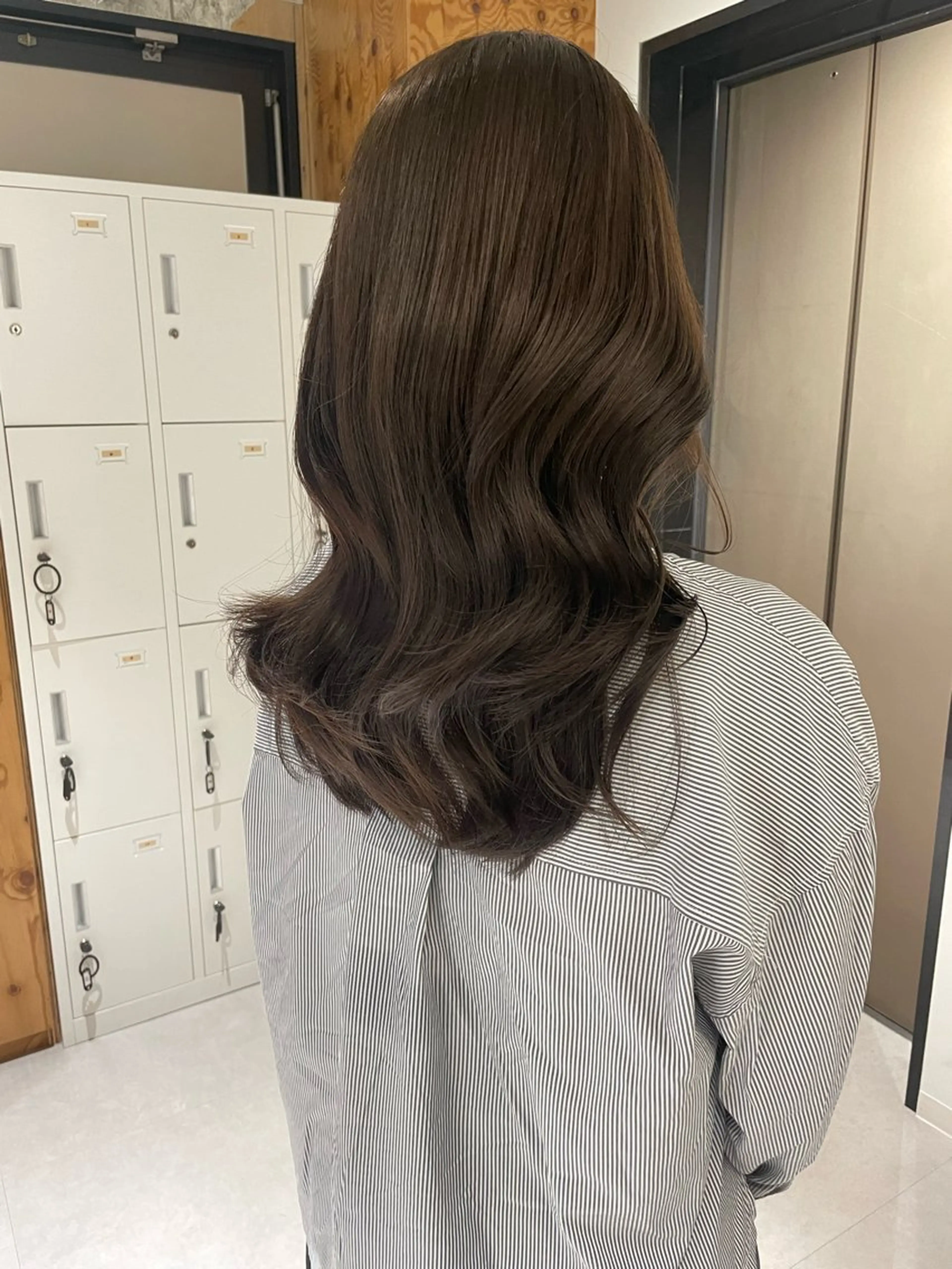 セミロング レイヤーカット カット ヘアカラー トリートメント アキ/梅田/顔まわり /レイヤーカット/のヘアスタイル