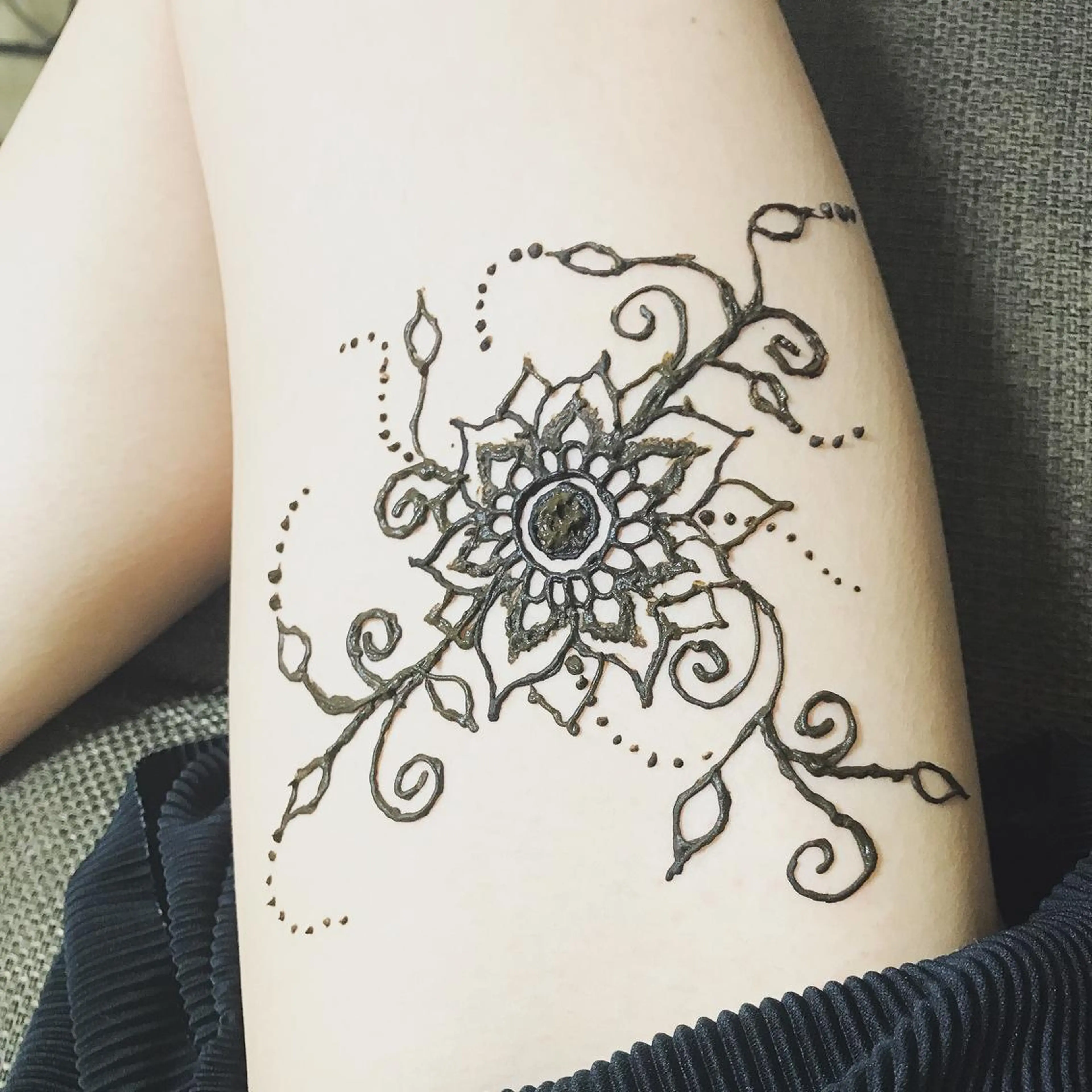 美尽  BIZIN所属・久々 もえみのネイルデザイン