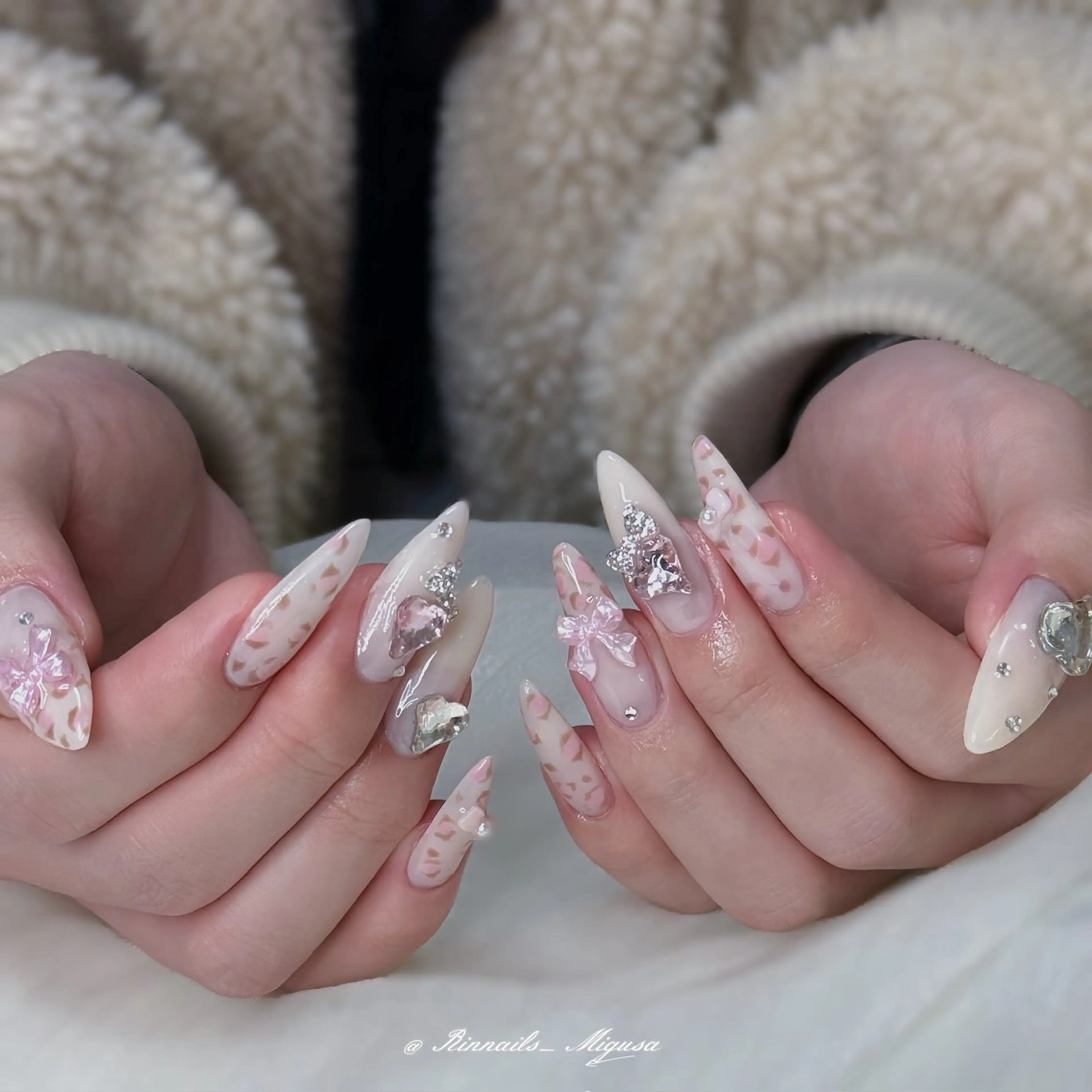 ロング 韓国風ヘア ハンドネイル RIN NAILS ᥫ᭡Migusaのネイルデザイン