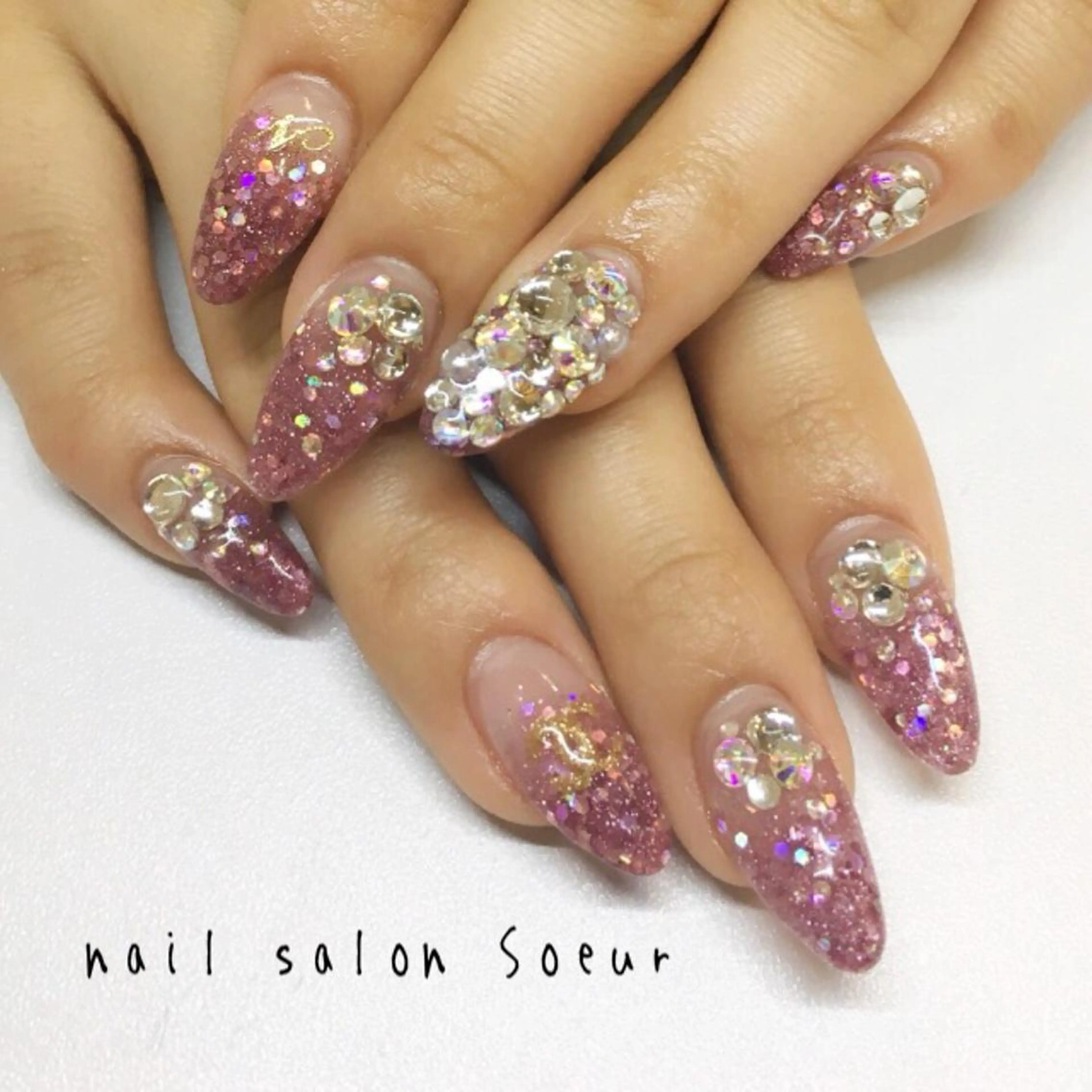 ネイル オーロラネイル グラデーション ラメ(グリッター) ラメグラデーション ピンク ハンドネイル nail salon Soeurのネイルデザイン
