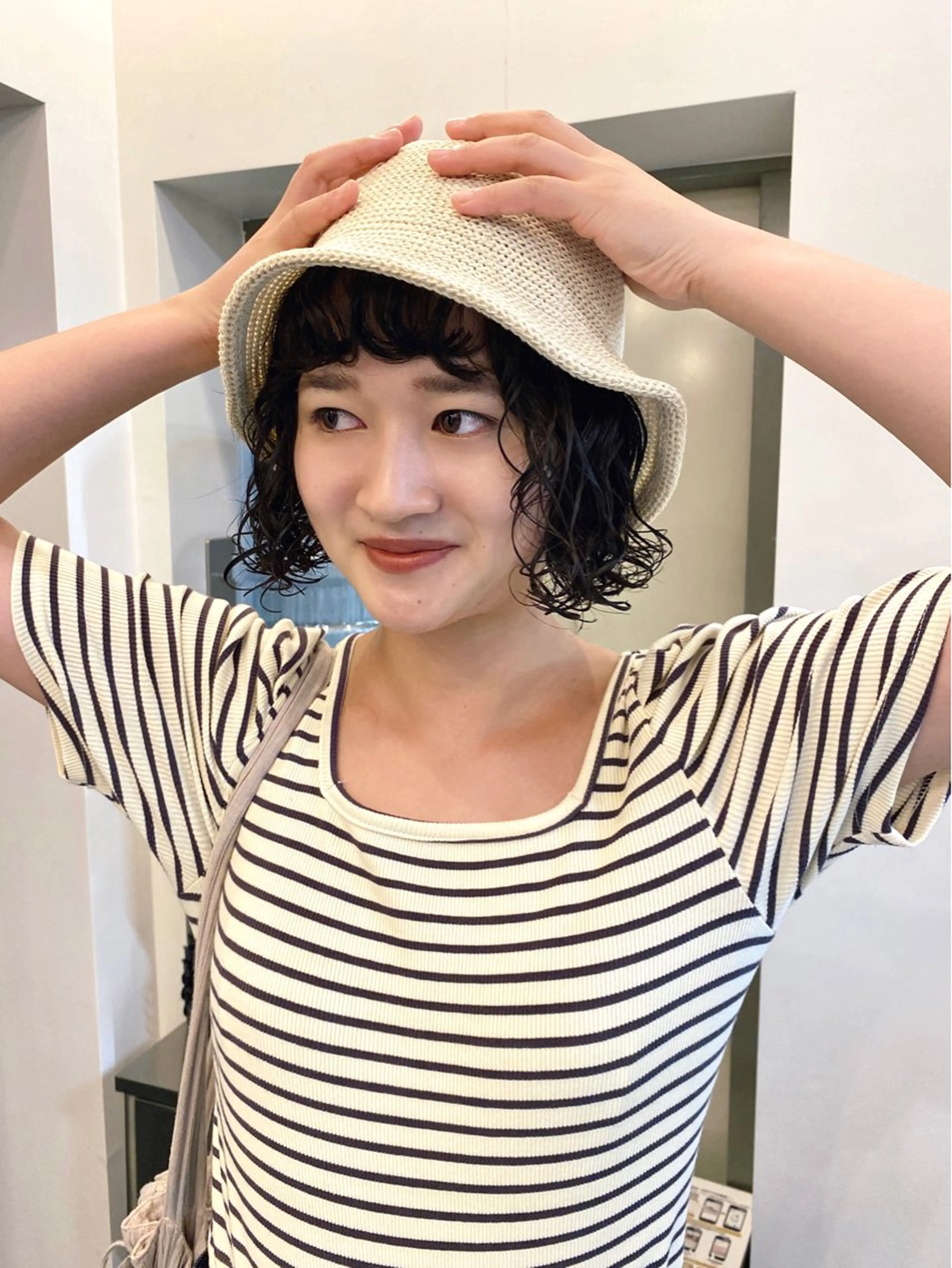 ショート パーマ ボブ オン眉 カット パーマ ヒカル/ミディアム パーマ/ロングパーマのヘアスタイル