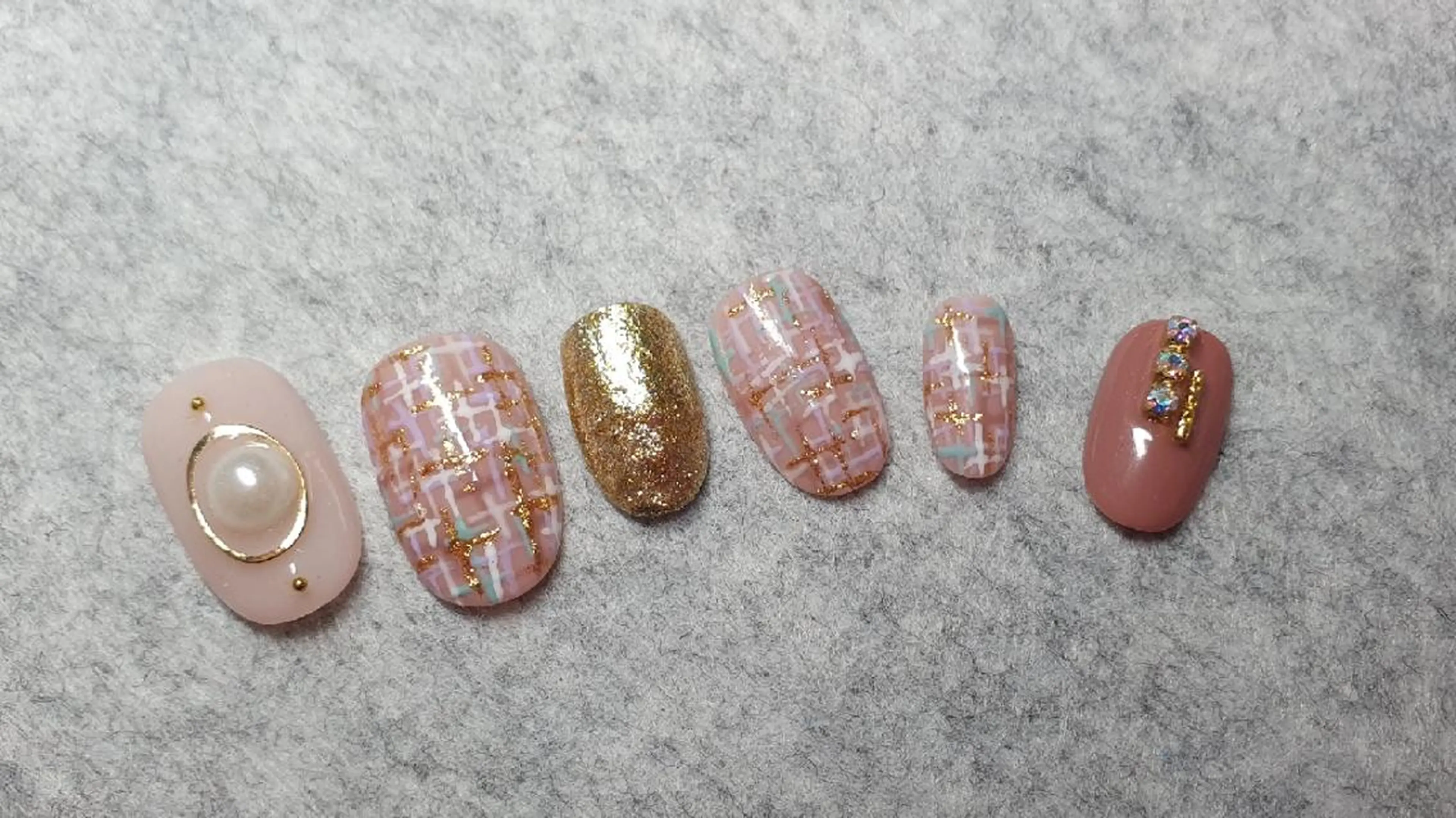 ネイル ツイードネイル Salon de dahan所属・SALON DE DAHANのネイルデザイン