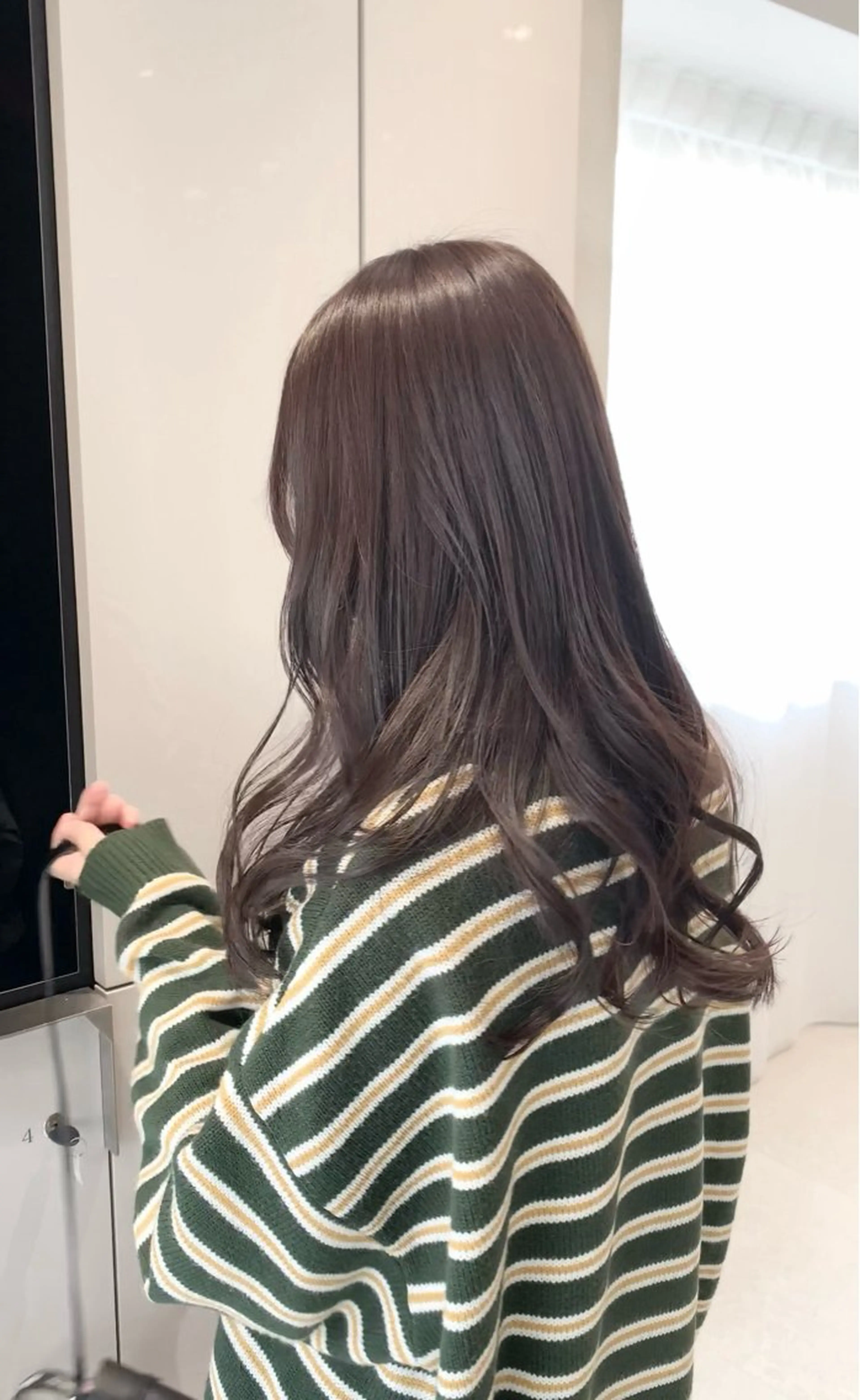 ロング カラー 幡野 葵のヘアスタイル