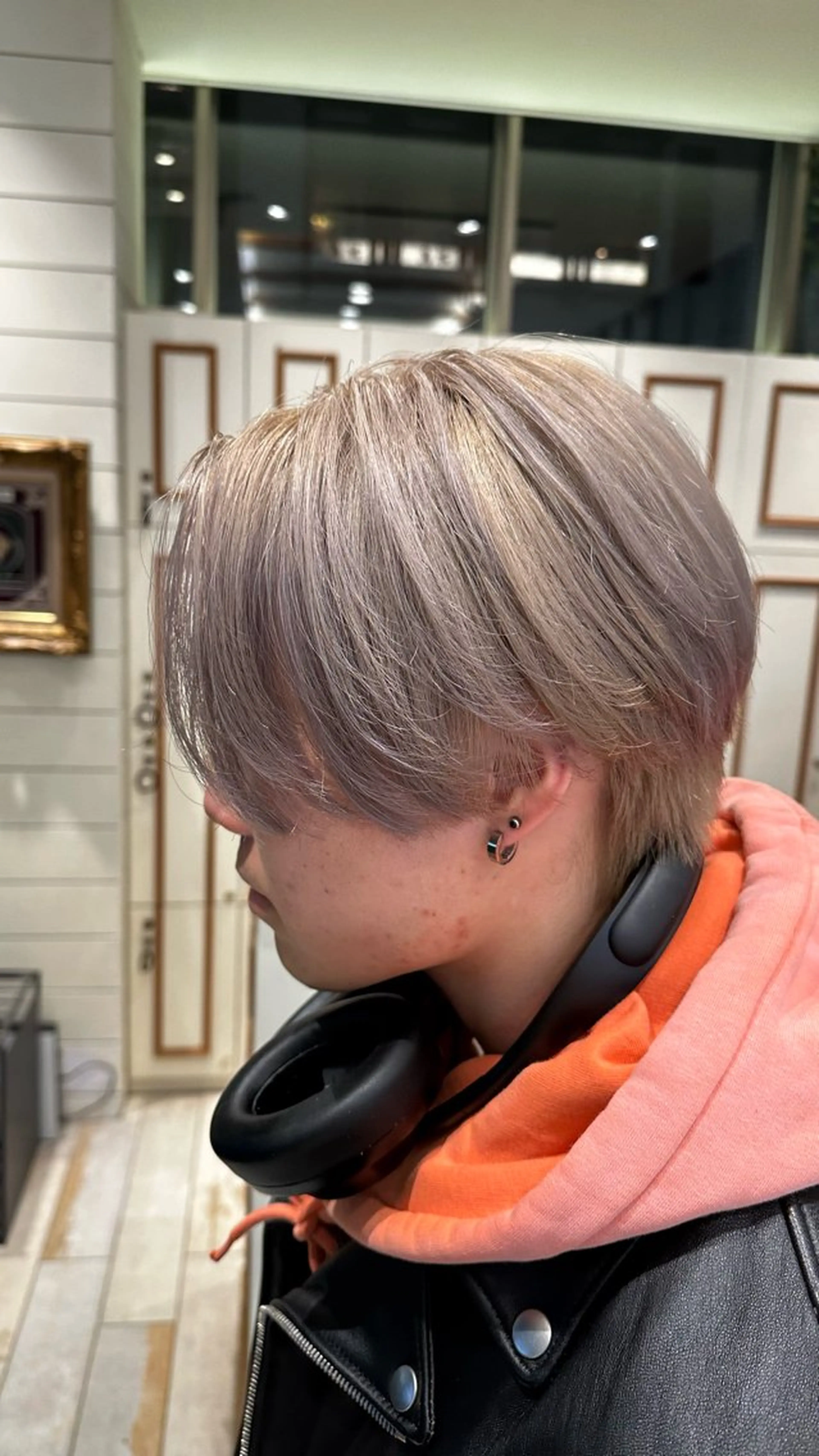 カラー メンズ メンズブリーチ ベージュカラー ブリーチ ミルクティーベージュ ヘアカラー fifth原宿 宮部蓮のヘアスタイル