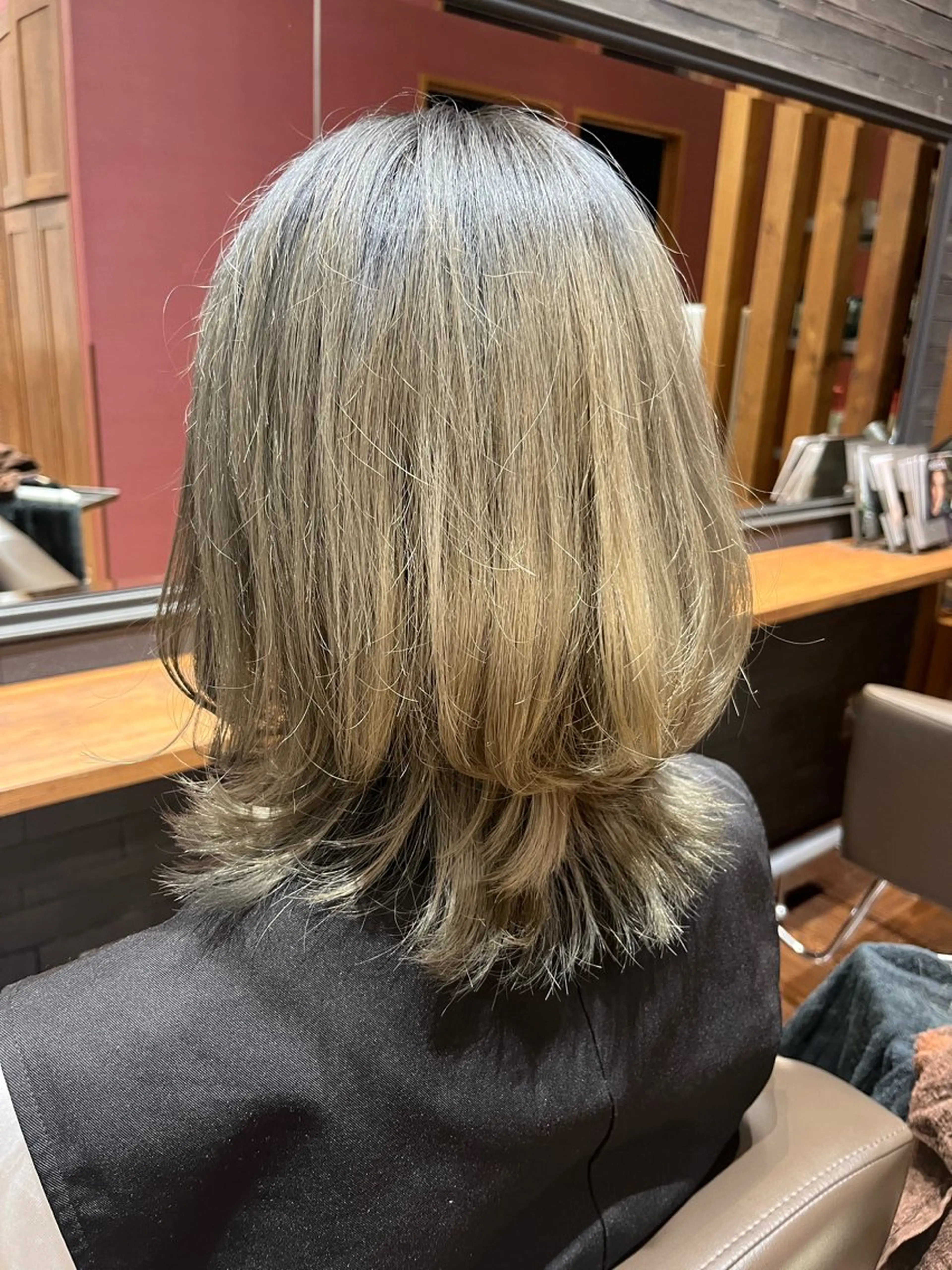 ミディアム くびれヘア レイヤーカット 🎀ツヤ暖色カラー 🎀大塚ナオミのヘアスタイル