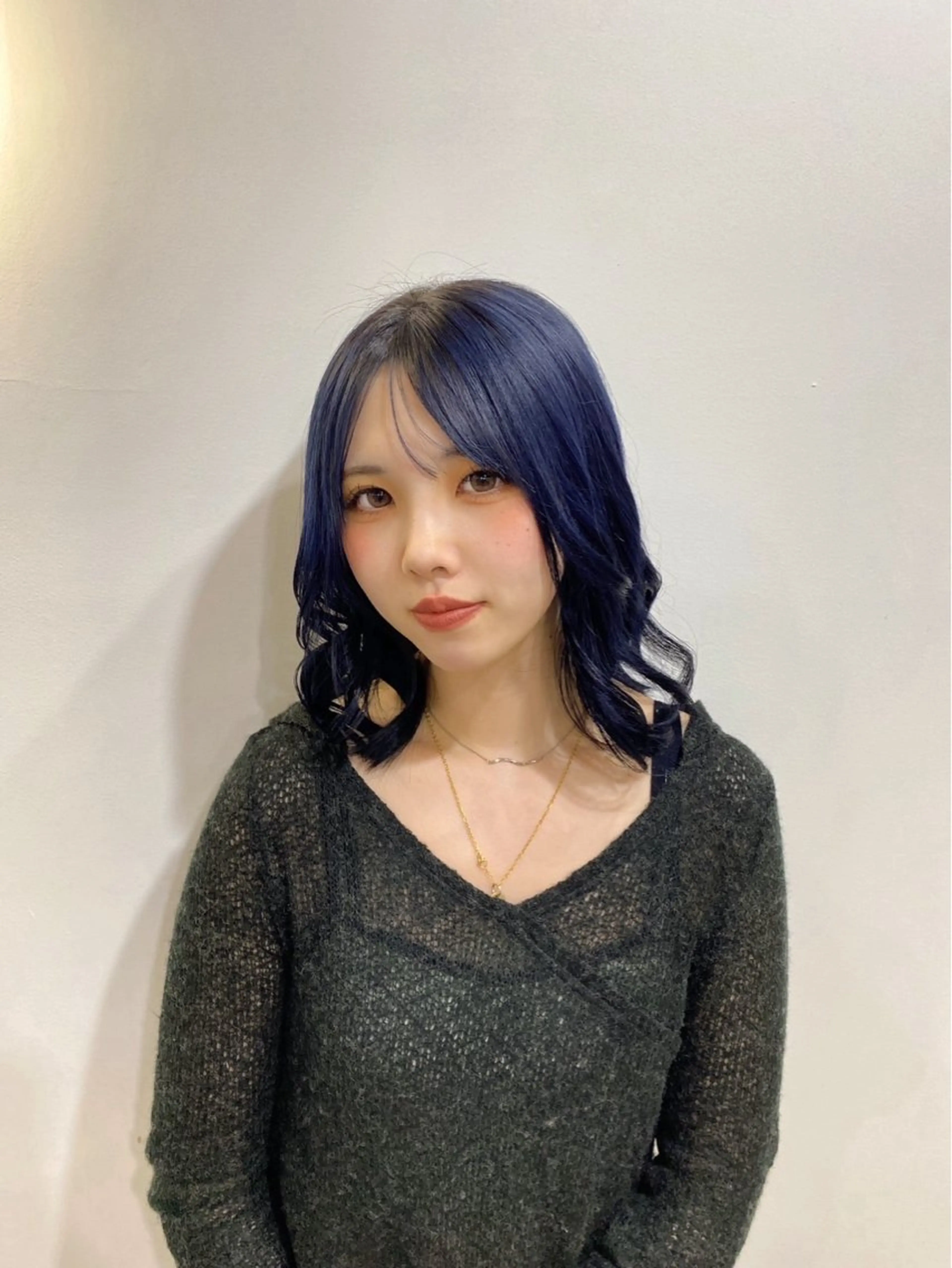 ミディアム カラー ハイトーンカラー ネイビーカラー ハナダ メイのヘアスタイル