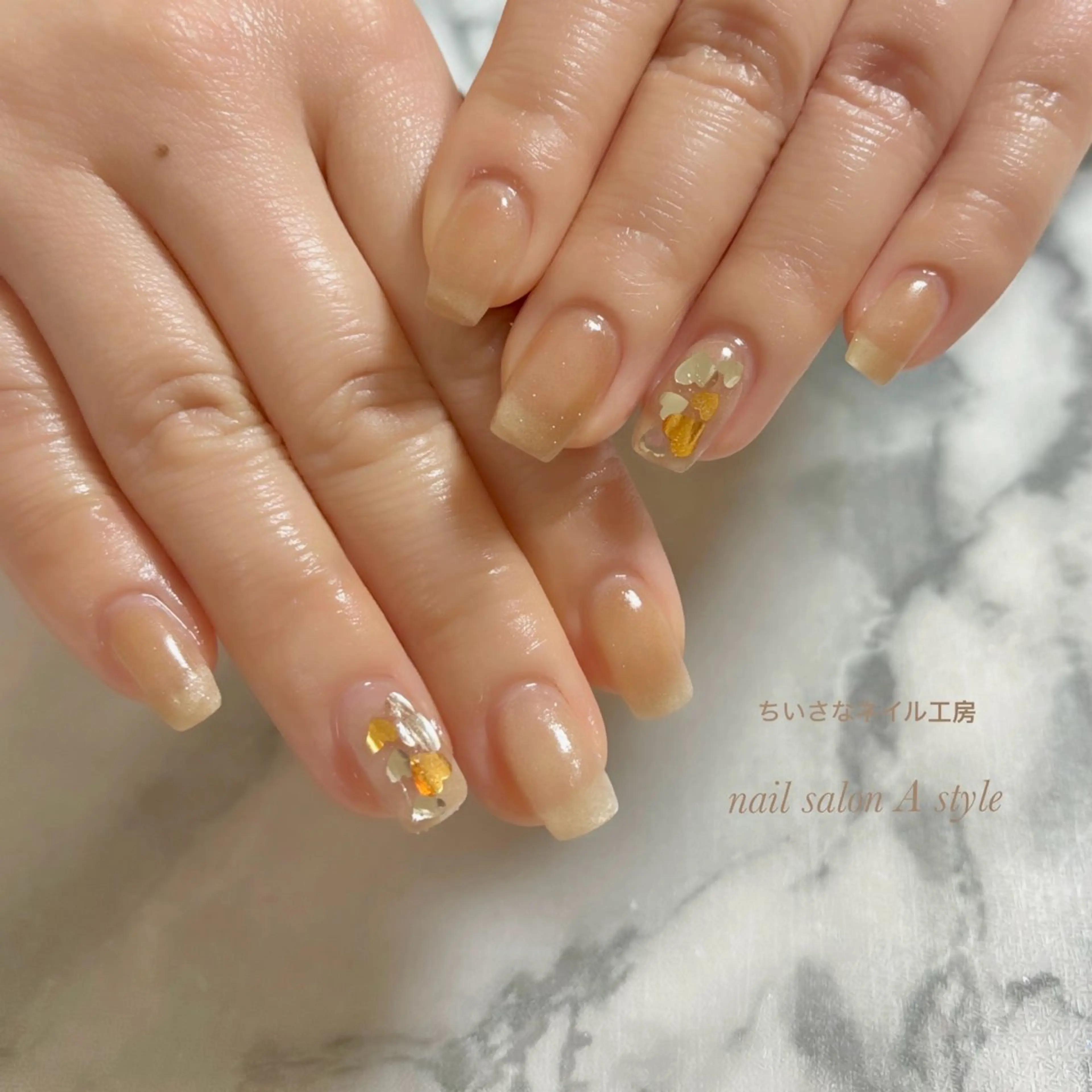 リピーター様✨付け替え1ヶ月内　持ち込みシンプル2本アート、2本ビジュー内ネイル❤︎ご予約時持ち込み画像を送ってくださいの写真