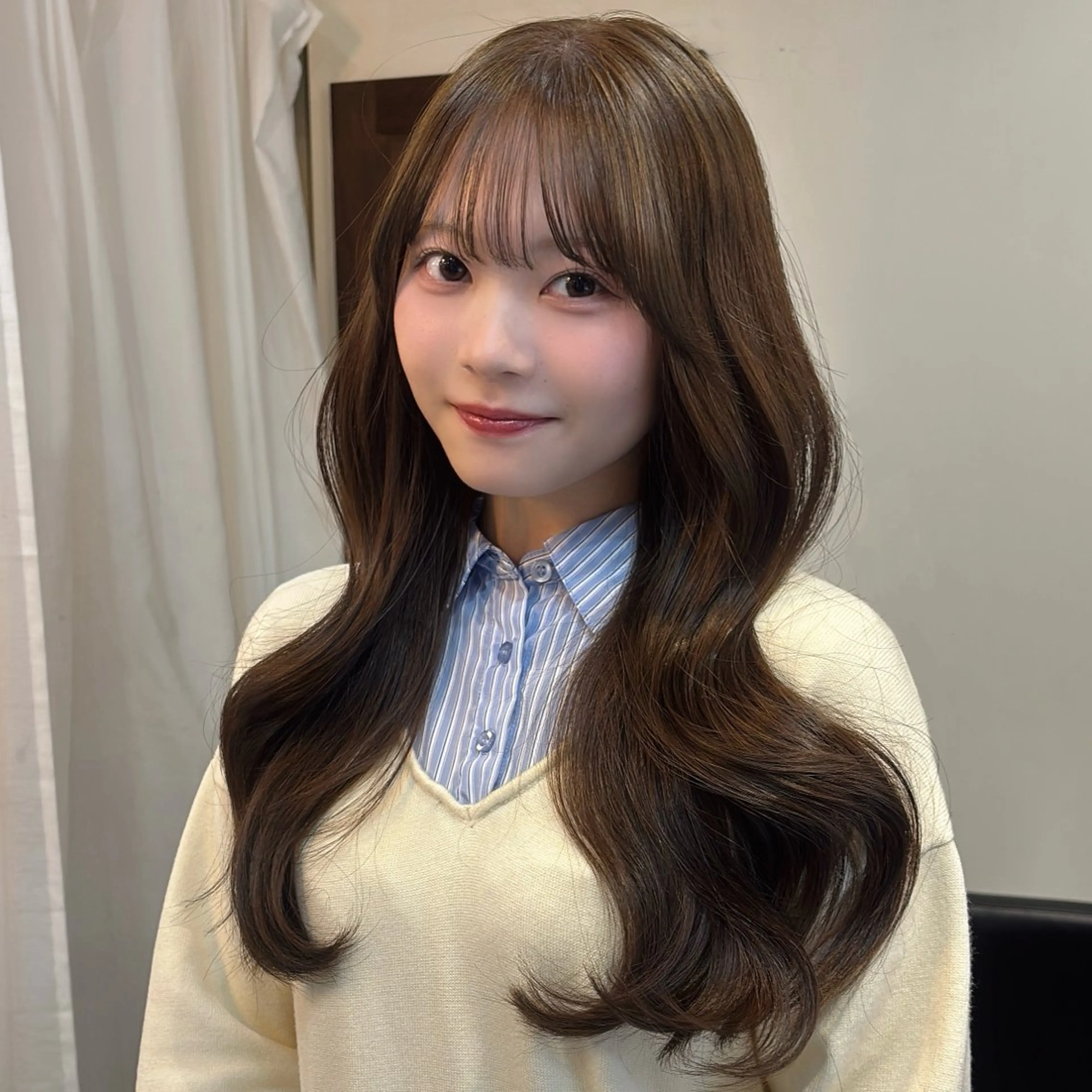 ロング くびれヘア レイヤーカット カット ヘアカラー ゆうめ 透明感カラー /韓国風レイヤーのヘアスタイル