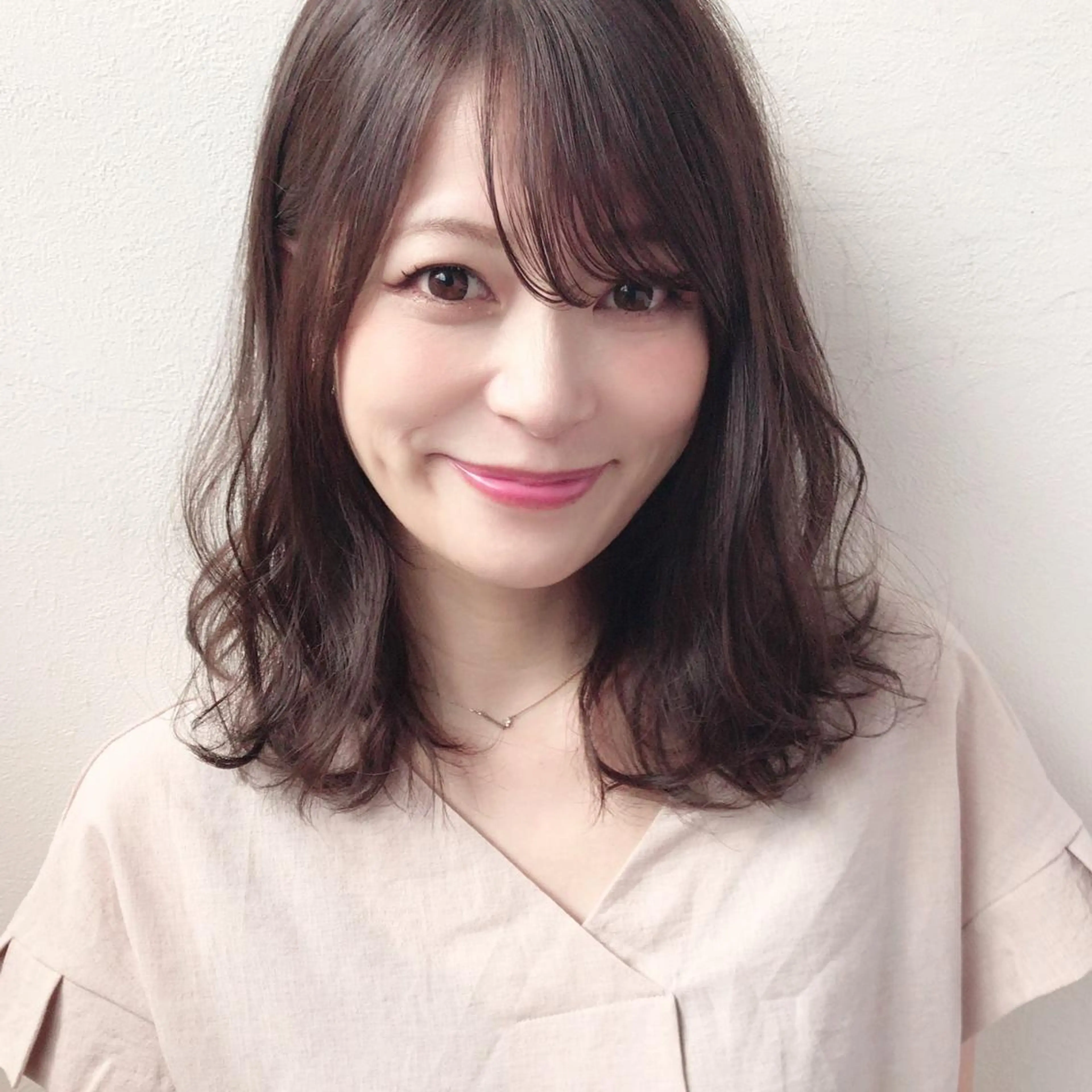 ミディアム カラー ヘアアレンジ アッシュ アッシュブラウン ブラウンカラー 小顔カット カット ヘアカラー トリートメント ツヤ髪になりたい方へ 🩷柴田知亜希のヘアスタイル