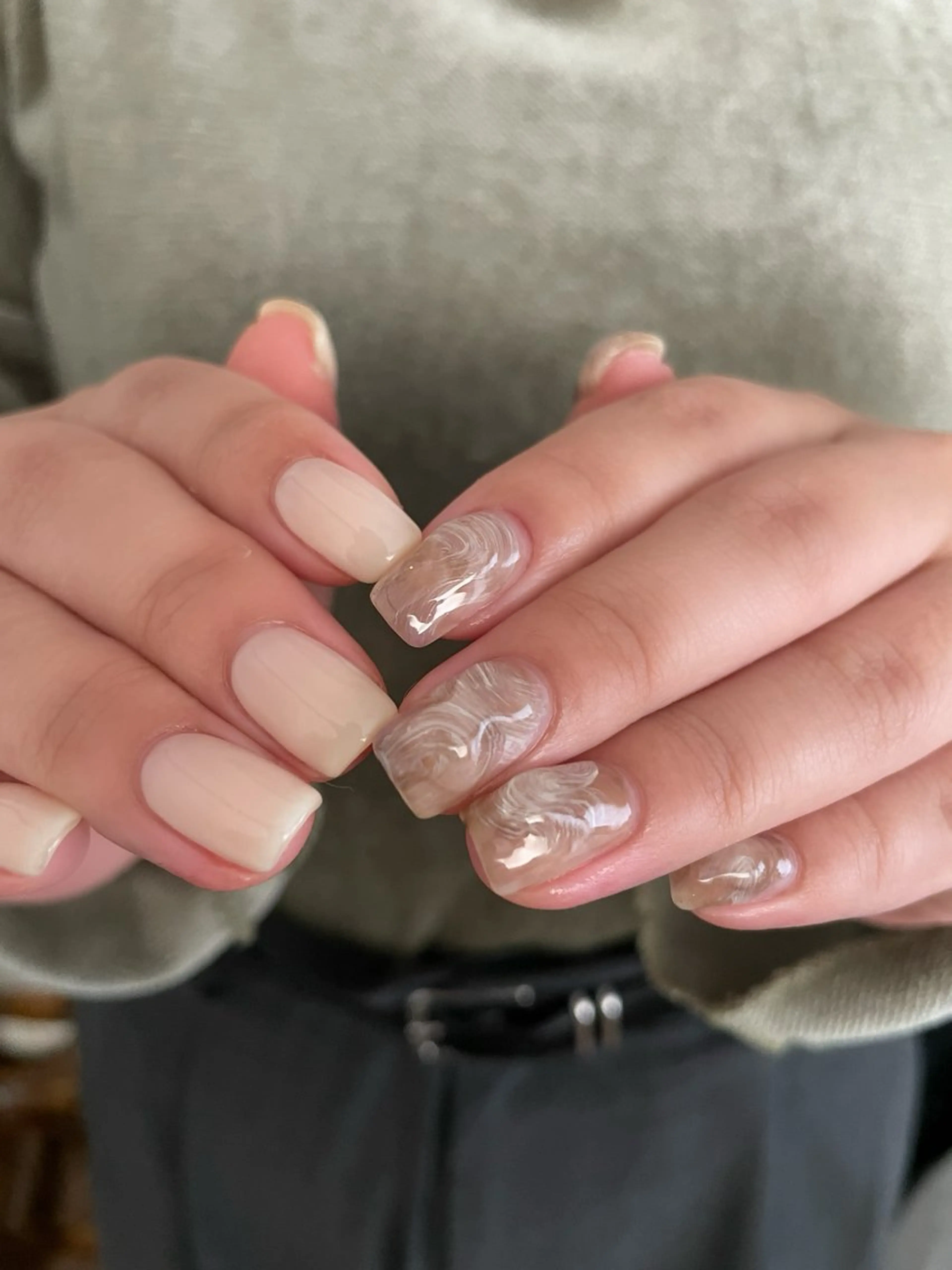 ネイル マグネットネイル ニュアンスネイル オフィスネイル シンプルネイル ハンドネイル "achoe" コエ HARUNAのネイルデザイン