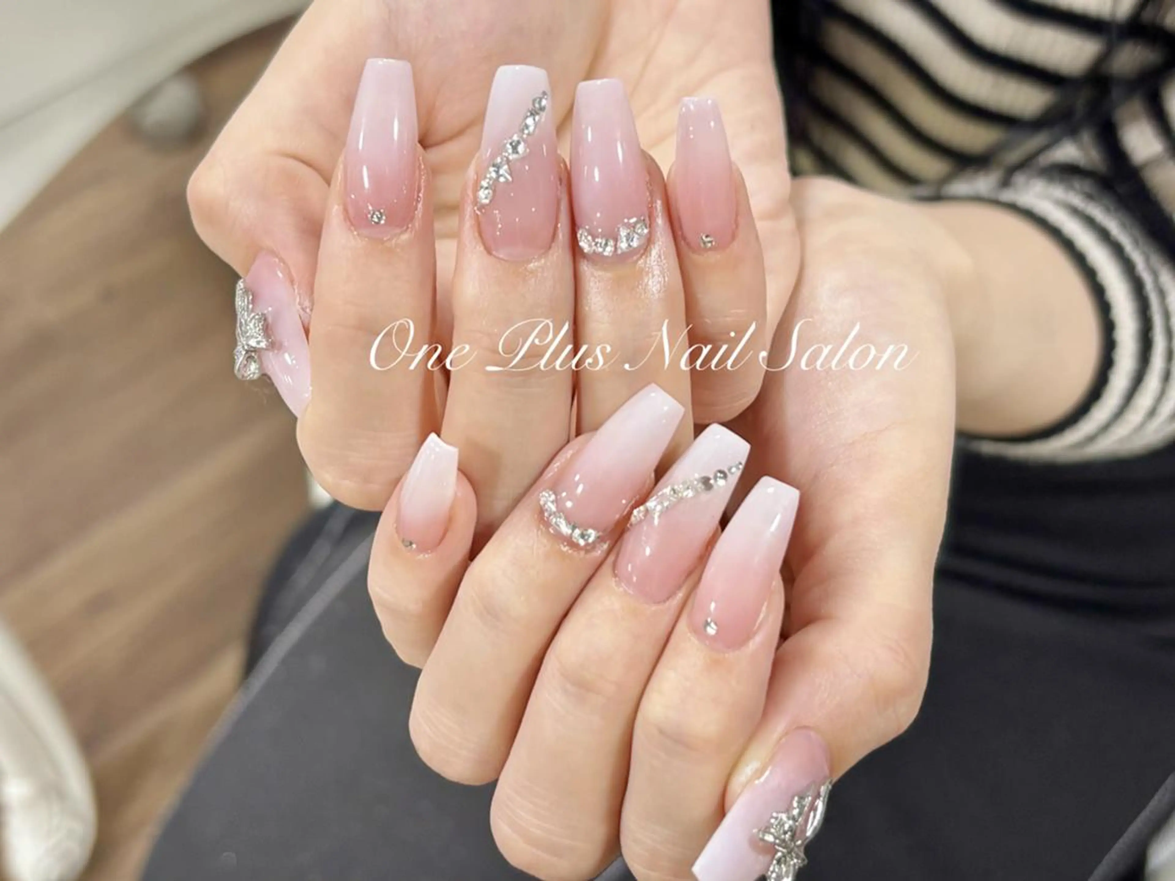 ネイル ガーリー ハート キラキラネイル 韓国ネイル ロングネイル ハンドネイル One plus あやのネイルデザイン