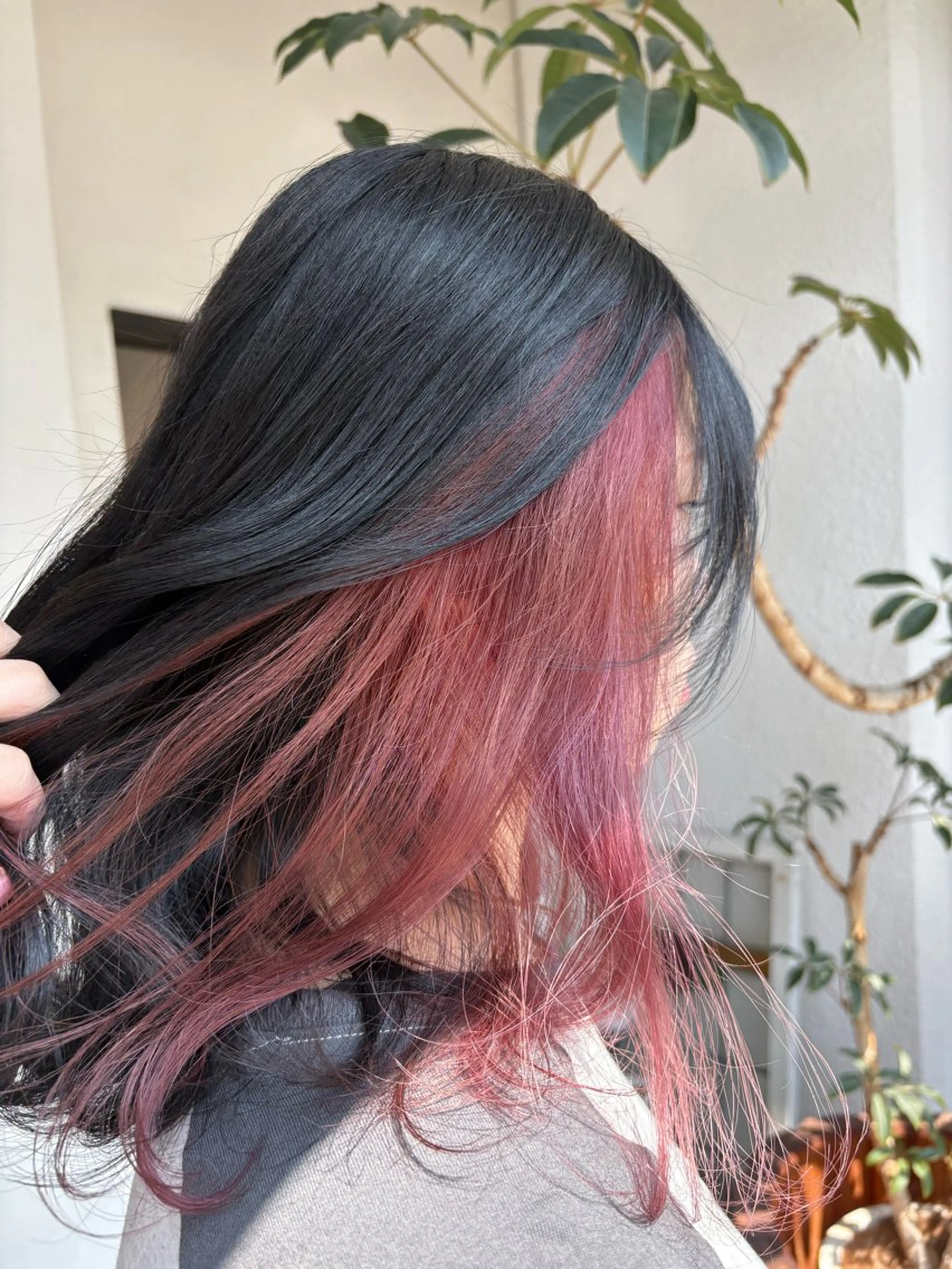 ミディアム カラー 黒髪 ピンクカラー ヘアカラー 黒川 綾音のヘアスタイル