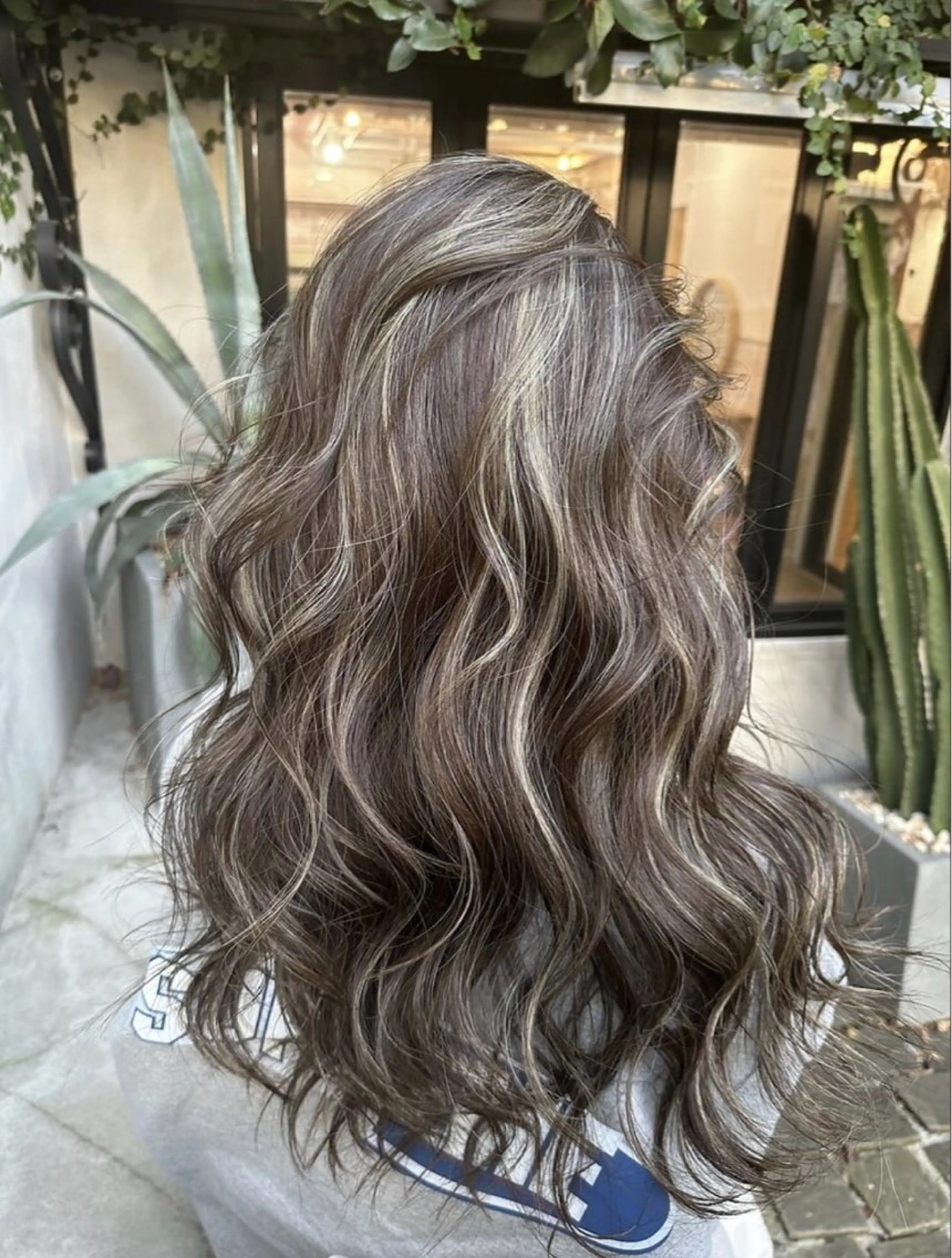 カラー Cure2所属・🌈白いハイライト 🌈 🐶ノザワ🐶のヘアスタイル