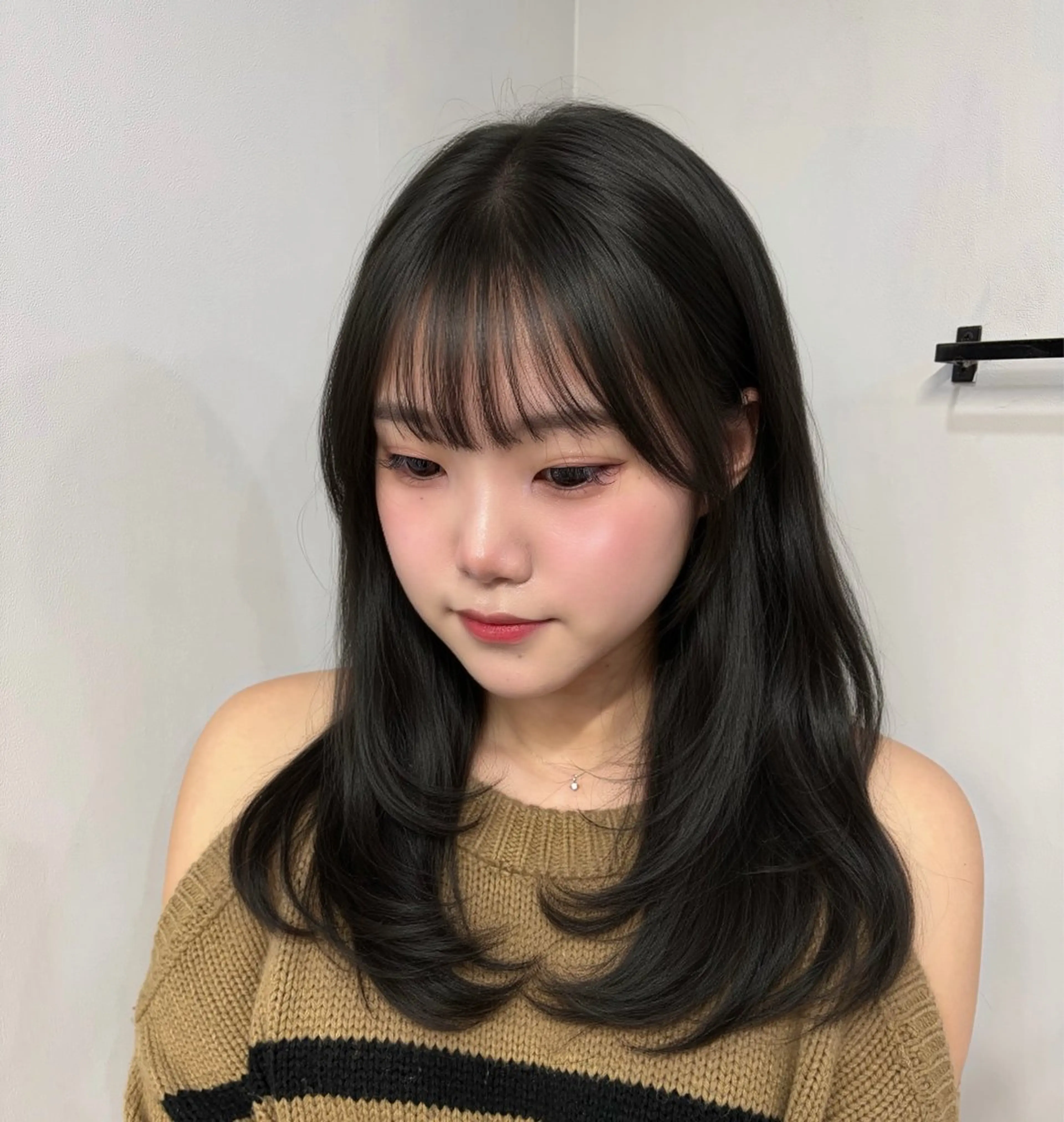 セミロング カラー 黒髪 ブルーカラー ブルーブラック 透明感カラー 韓国風ヘア カット ヘアカラー lafit kaede/韓国ヘアのヘアスタイル