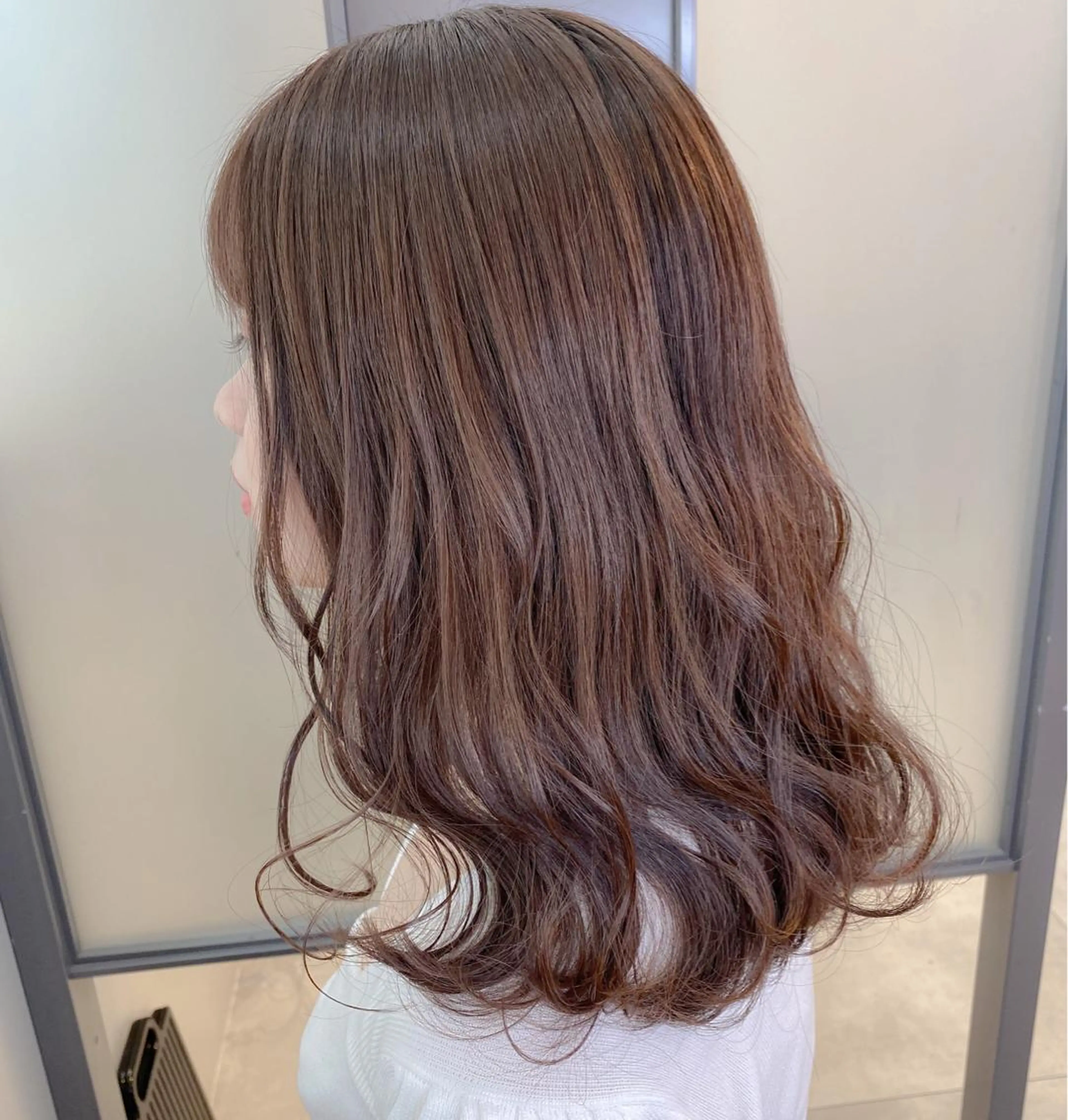 セミロング カラー ベージュカラー ピンクカラー ピンクベージュ SALOWIN神戸三宮East店所属・【透明感、艶髪】西村 有司のヘアスタイル