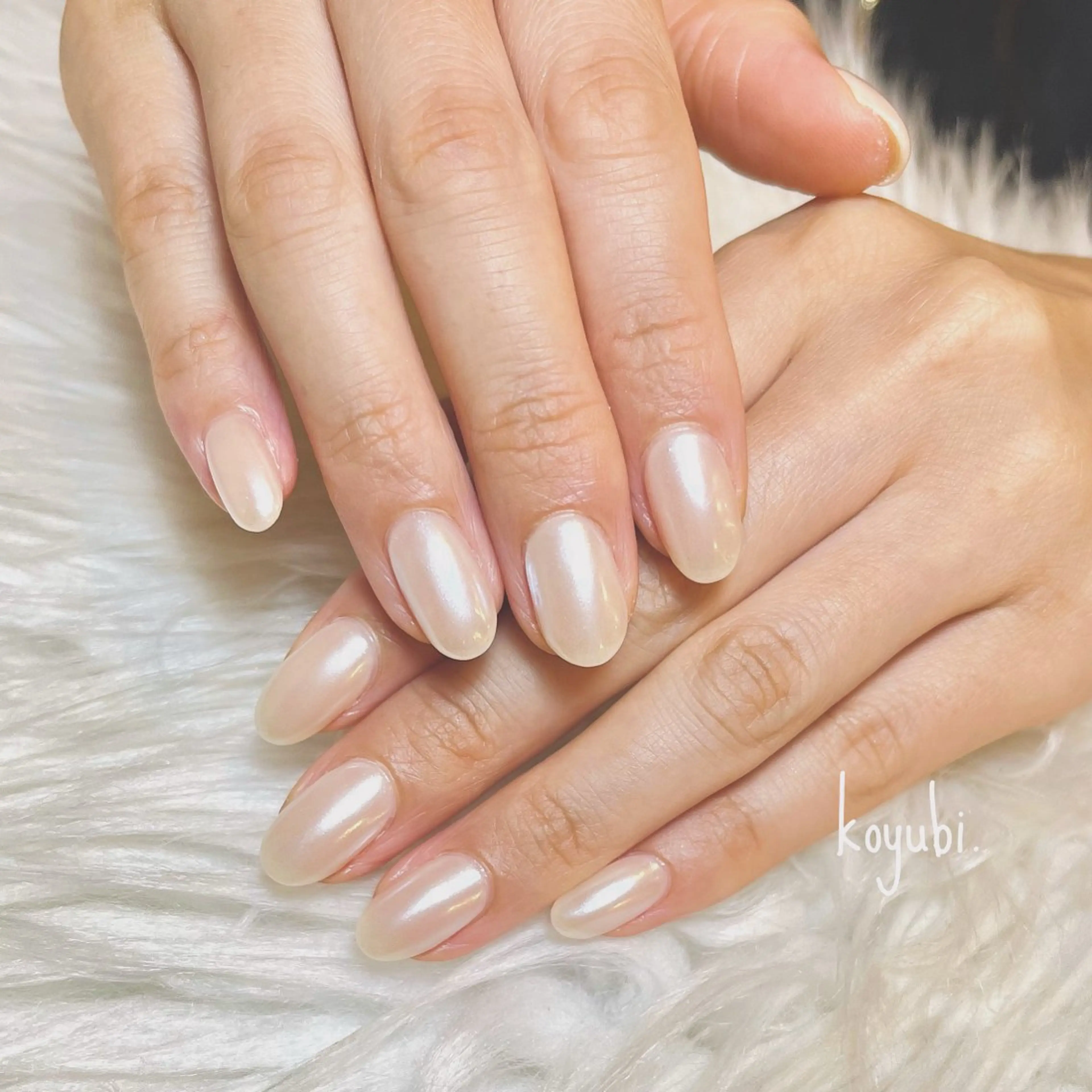 ネイル ミラーネイル ホワイト ハンドネイル プライベートネイルサロン koyubi.所属・新宿御苑前店 島倉のネイルデザイン
