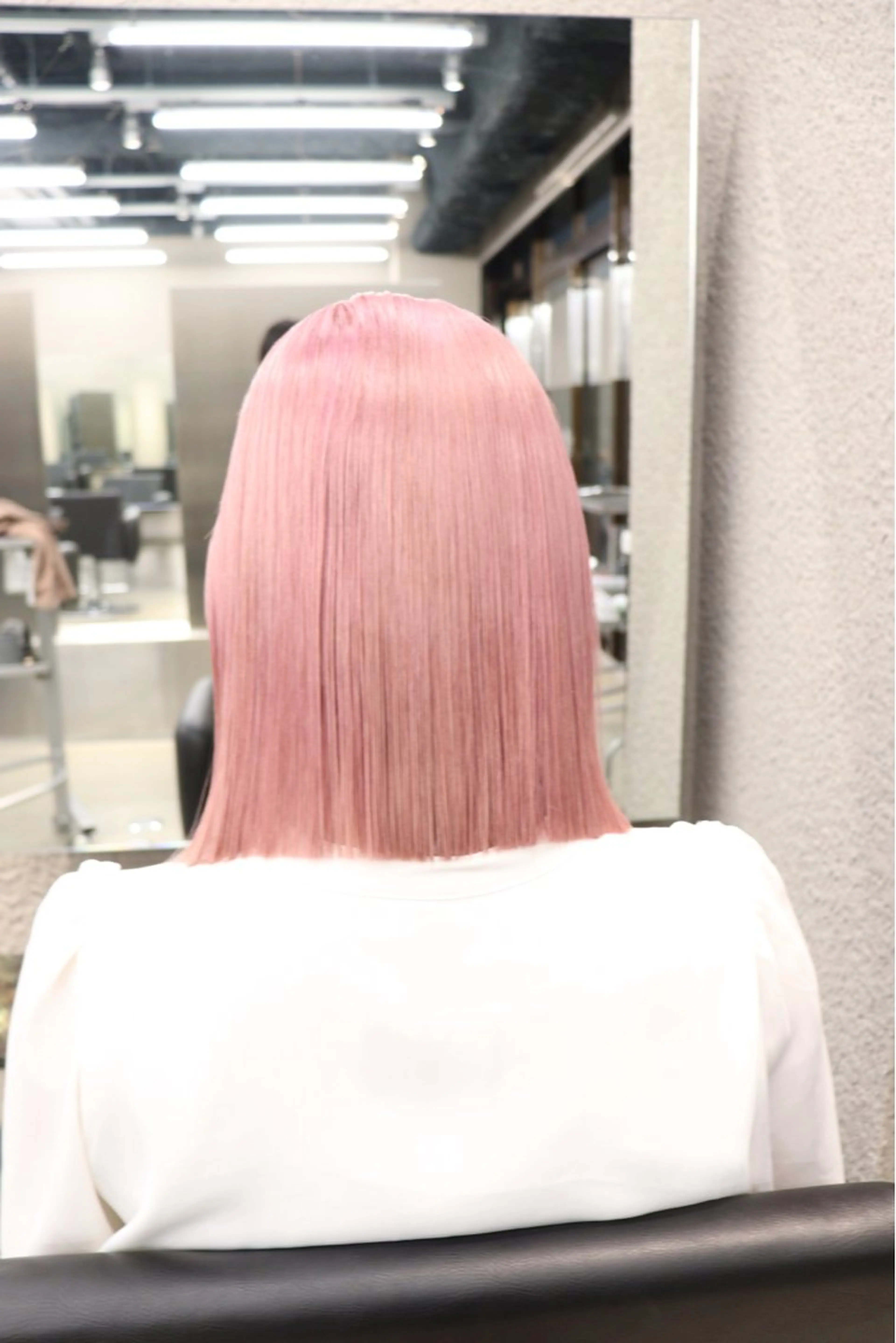 ショート カラー ピンクカラー ホワイトピンク カット ヘアカラー トリートメント 鈴木/ミルクティー/ ブリーチ/ボブ/のヘアスタイル