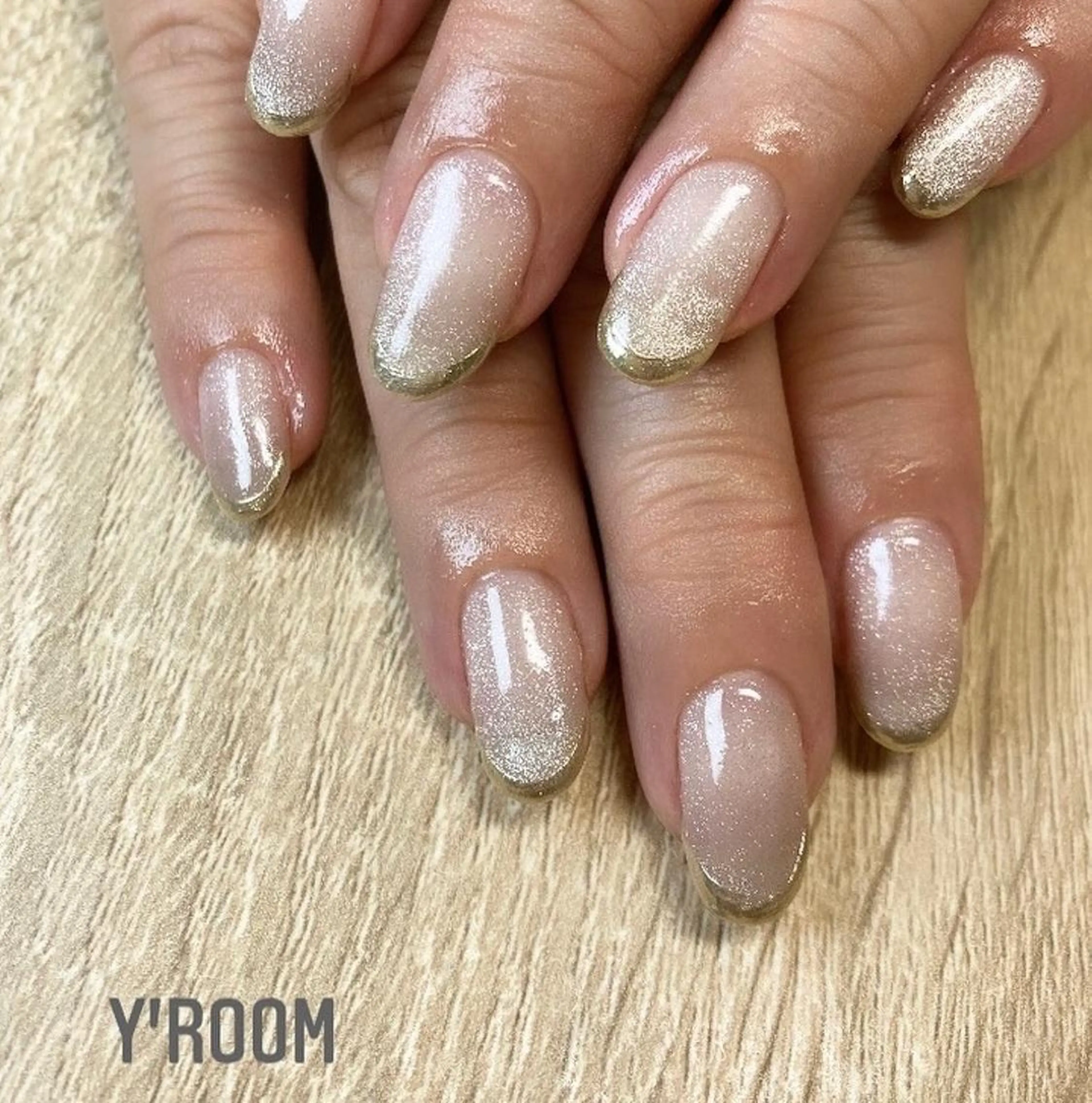 ネイル オーロラネイル フラッシュネイル フットネイル フレンチネイル ジェルネイル ハンドネイル YUKA （ネイリスト）のネイルデザイン